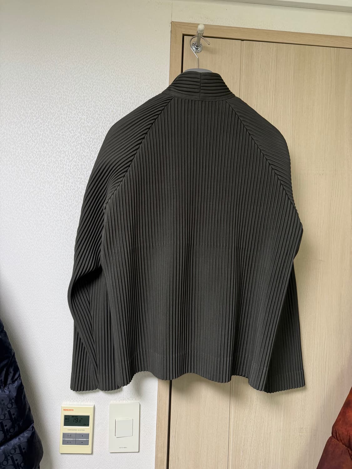 [3] 옴므플리세 플리츠 하이넥 자켓 상품이미지4