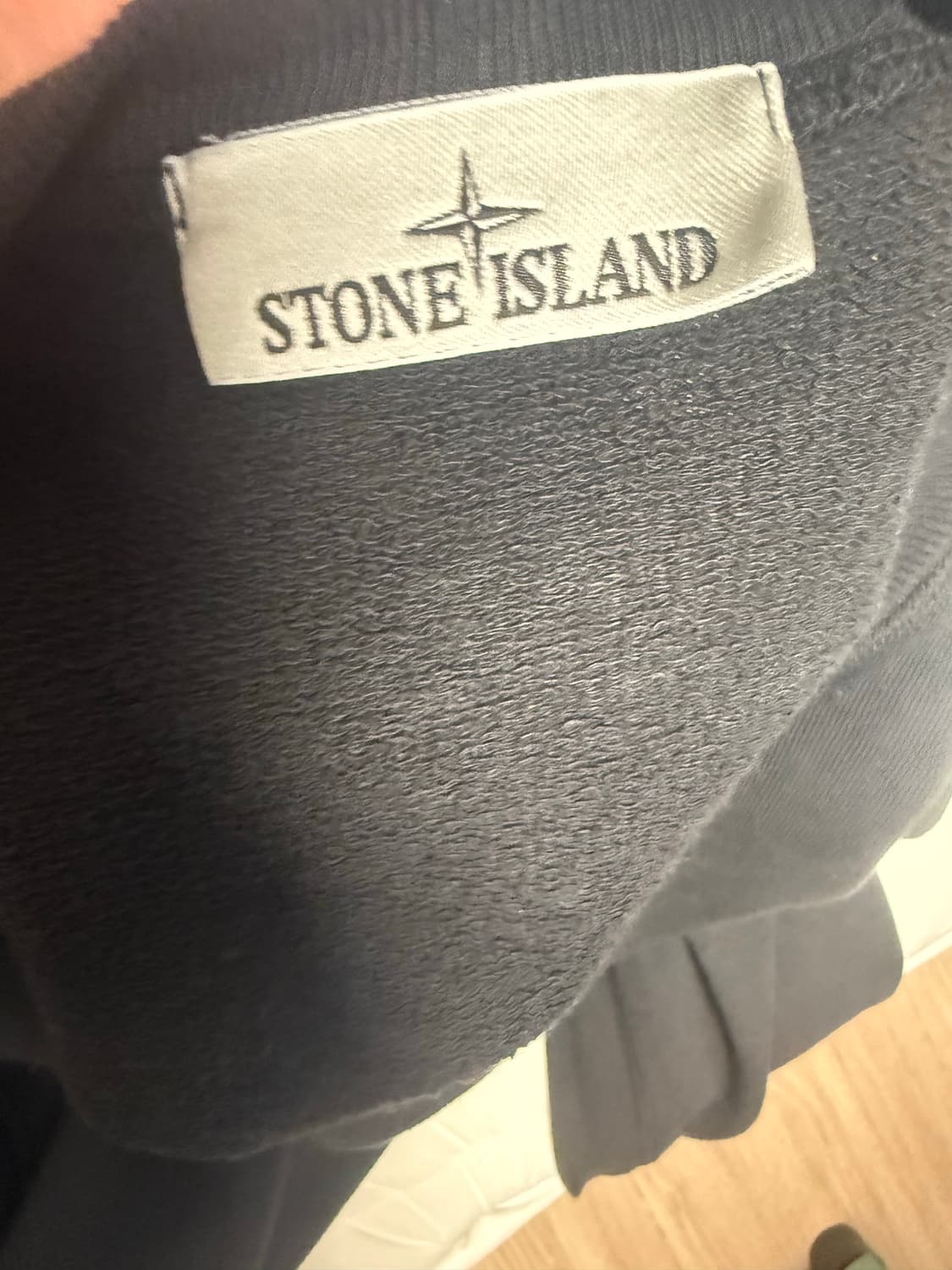 스톤아일랜드 25ss 크루넥 스웨트 셔츠 블랙 상품이미지4