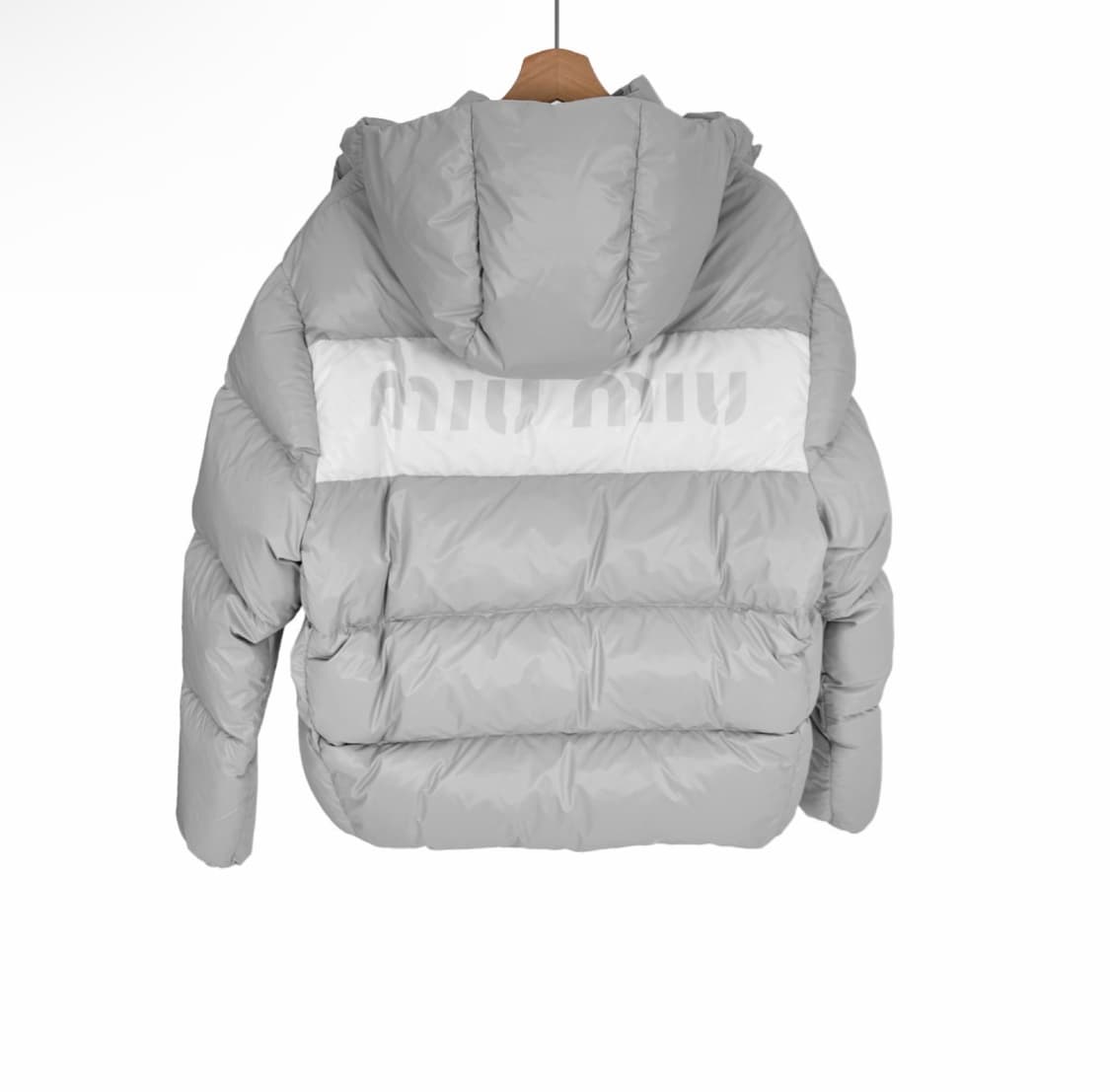 [40] 미우미우 여성 백로고 푸퍼 후드 나일론 다운 패딩 자켓 그레이 상품이미지1