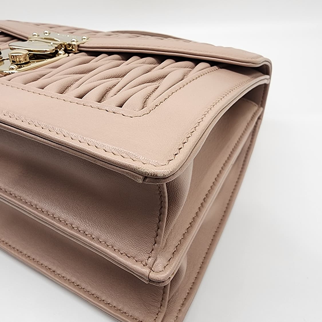 미우미우 5BA094 컨피덴셜 마테라쎄 토트 숄더백 카메오 상품이미지6