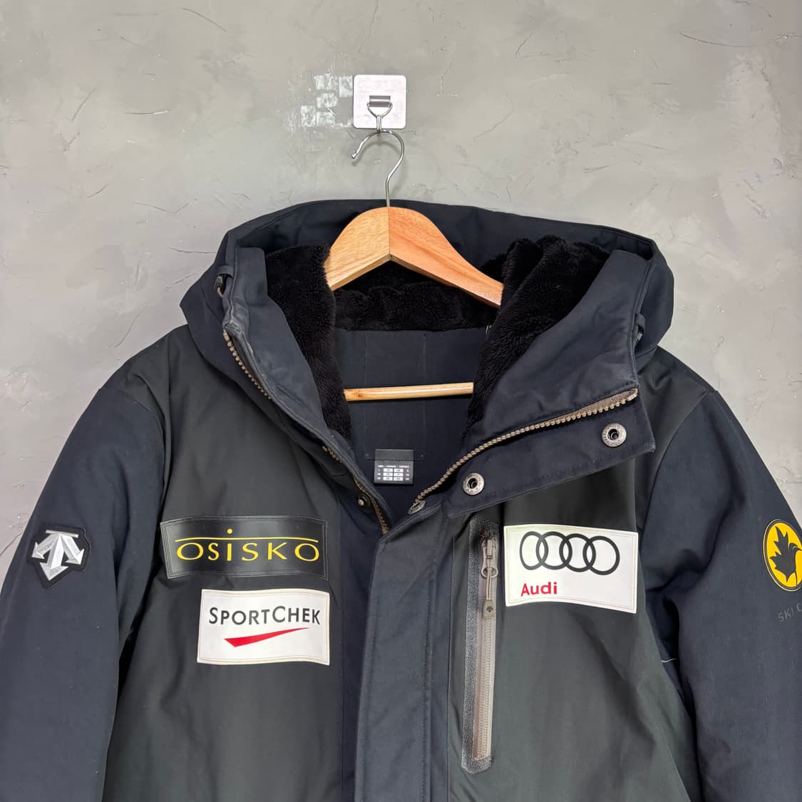 데상트 아우디 스키팀 덕다운 패딩 상품이미지2