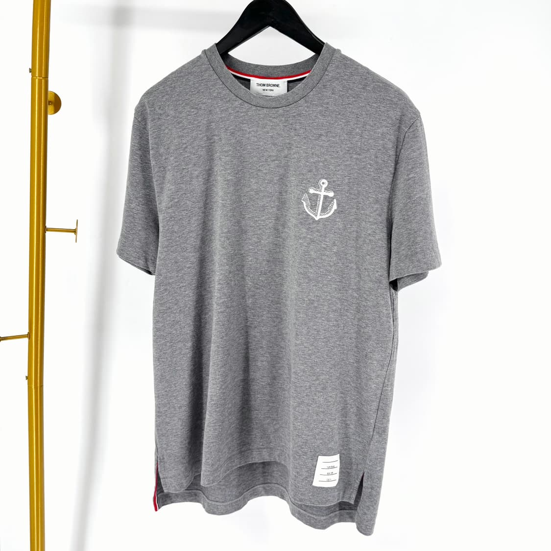 [4사이즈] 톰브라운 앵커 아이콘 반팔 티셔츠 그레이 (MJS214E) 상품이미지3