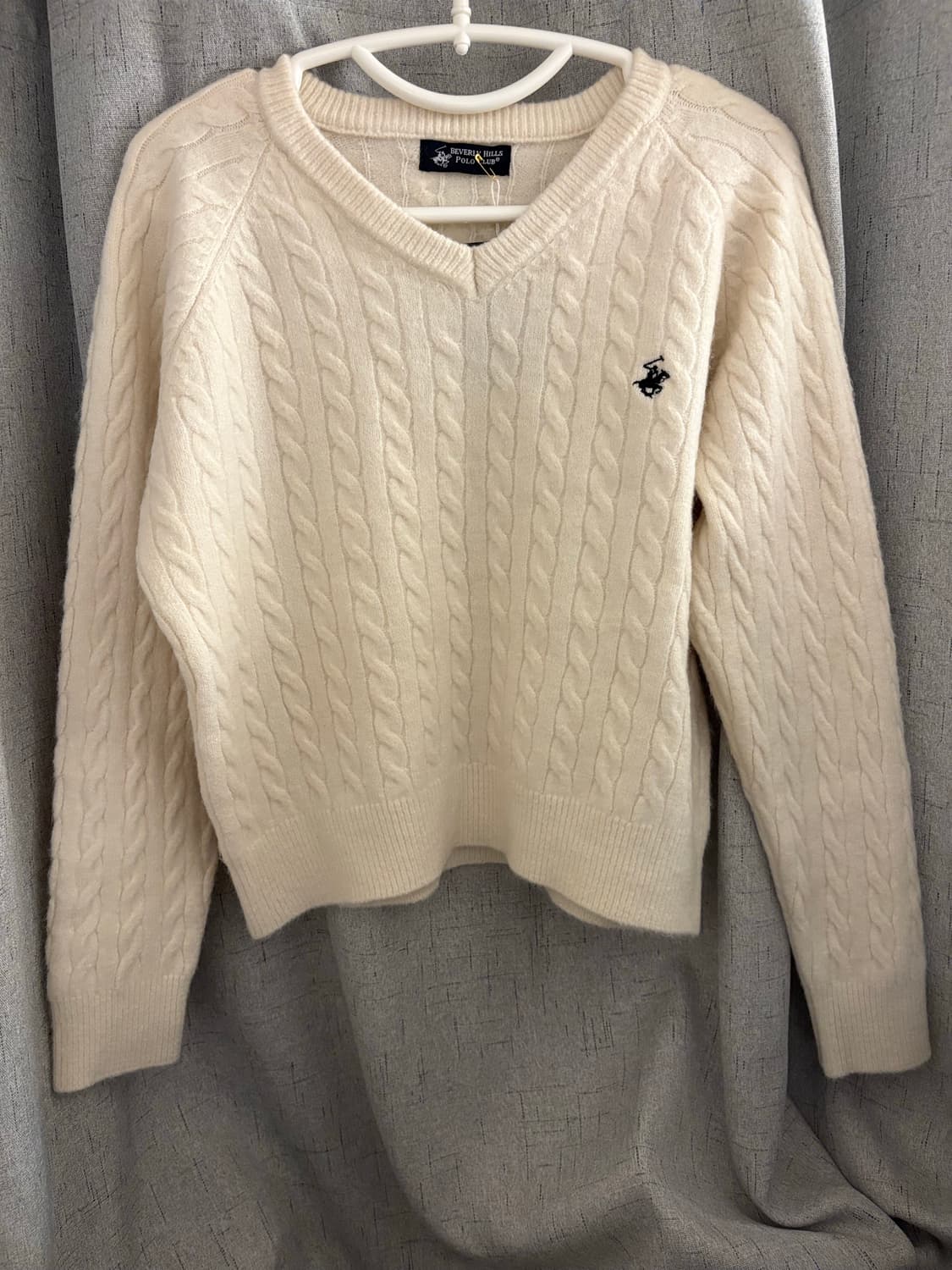 버버리힐즈 폴로클럽 브이넥 케이블 나그랑 니트 상품이미지1
