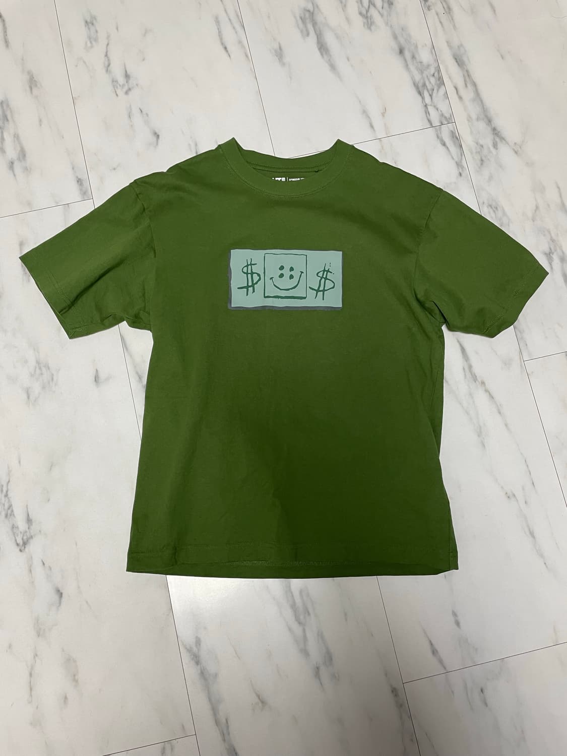 유니클로 스폰지밥 m사이즈 상품이미지1