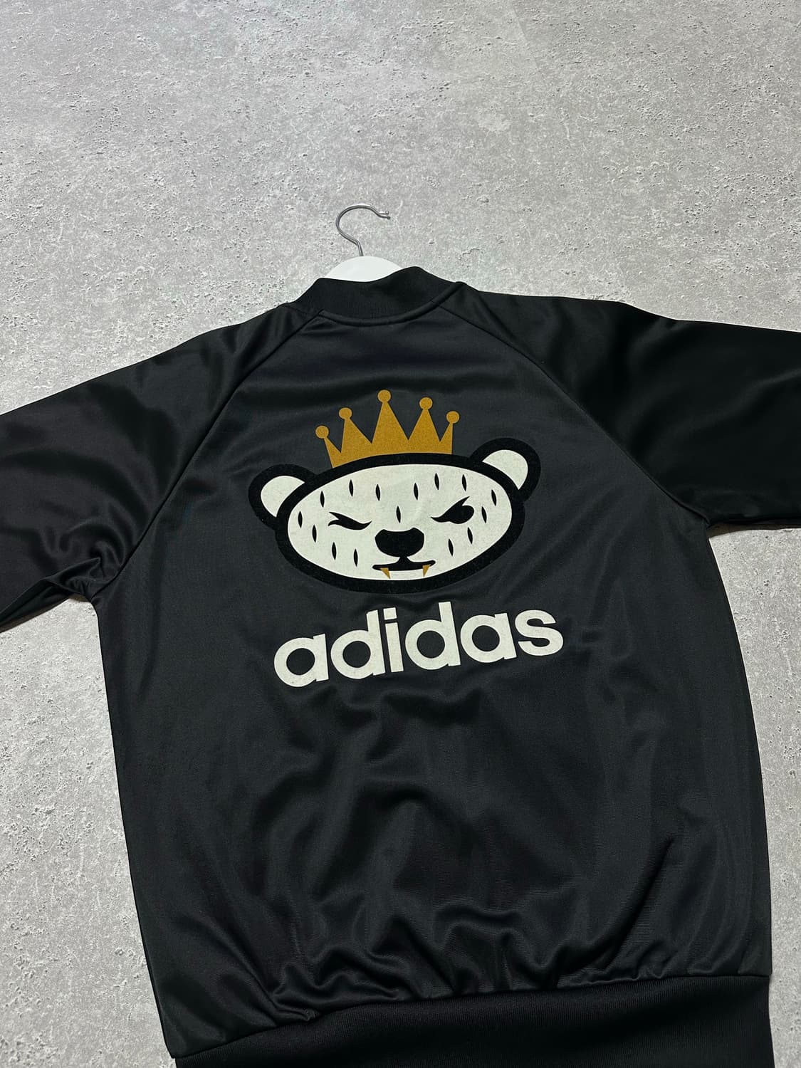 아디다스 니고 베어 블랙골드 트랙탑 상품이미지4