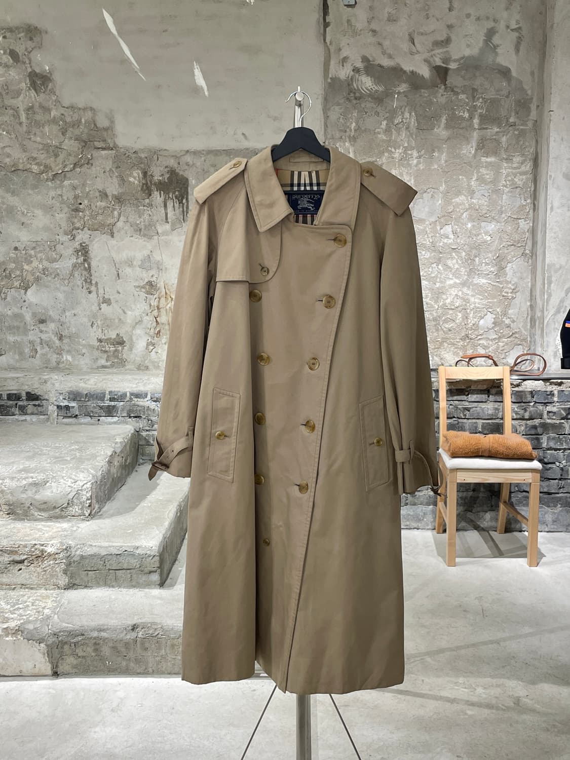 버버리 베이지 숄더 스트랩 코튼 벨티드 코트 상품이미지1