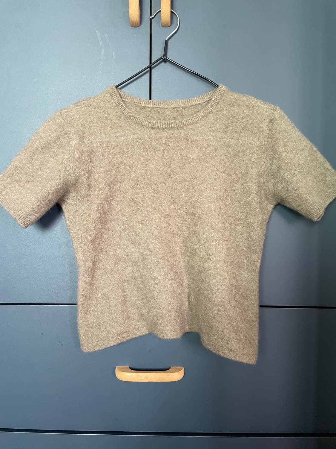 캐시100 크롭 뮤트 브라운 반팔 니트 상품이미지1