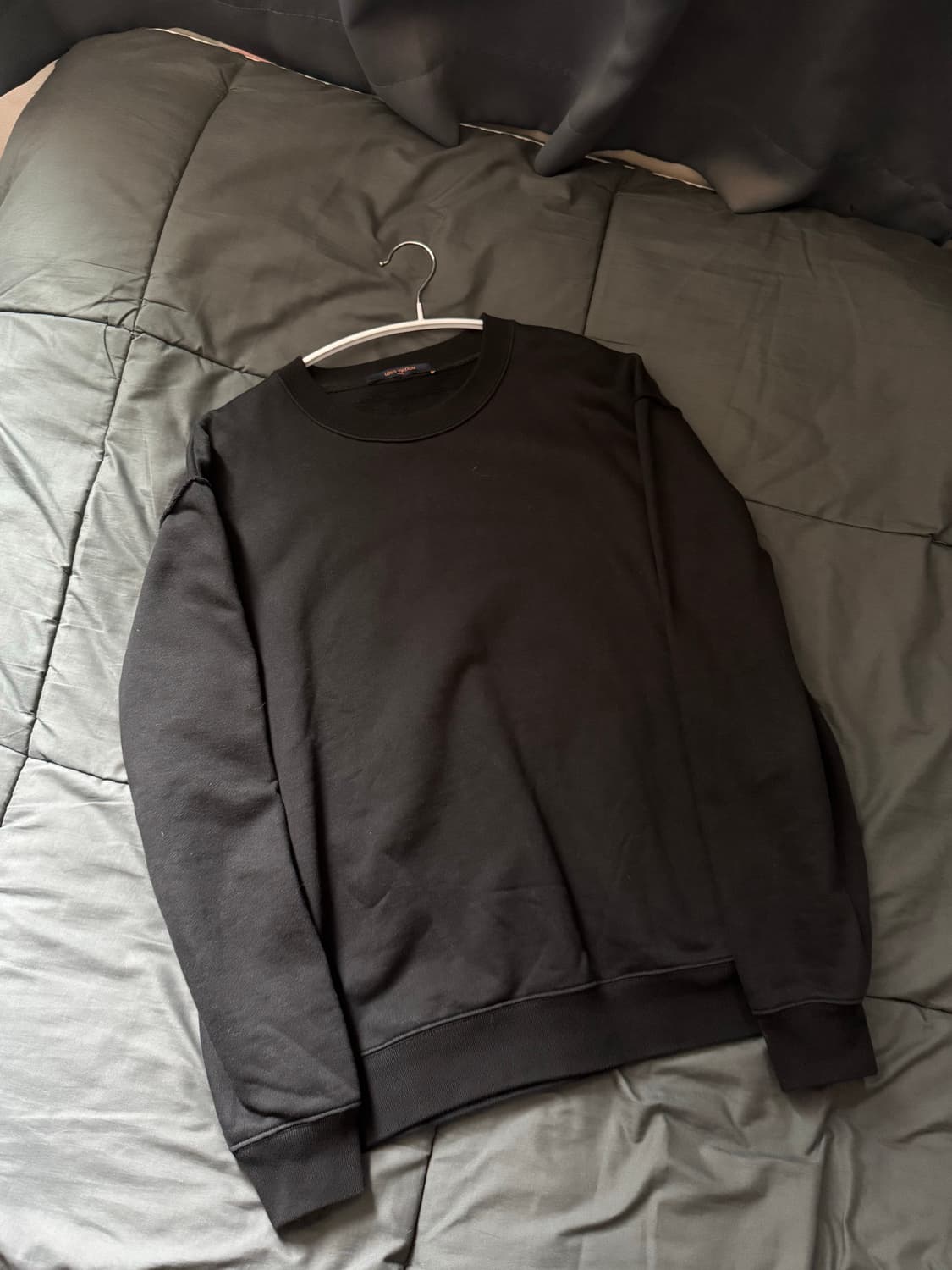 루이비통 인사이드아웃 크루넥 맨투맨입니다 상품이미지2