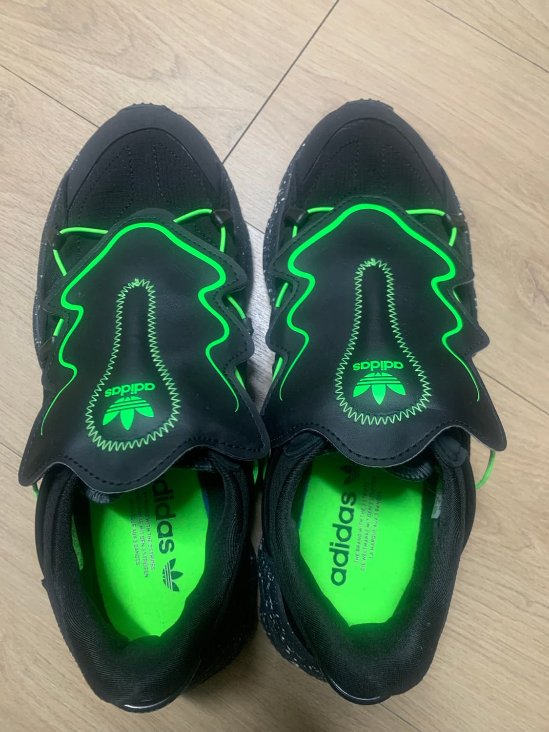 아디다스 오즈위고 탈부착 가능 운동화 판매 합니다 상품이미지6