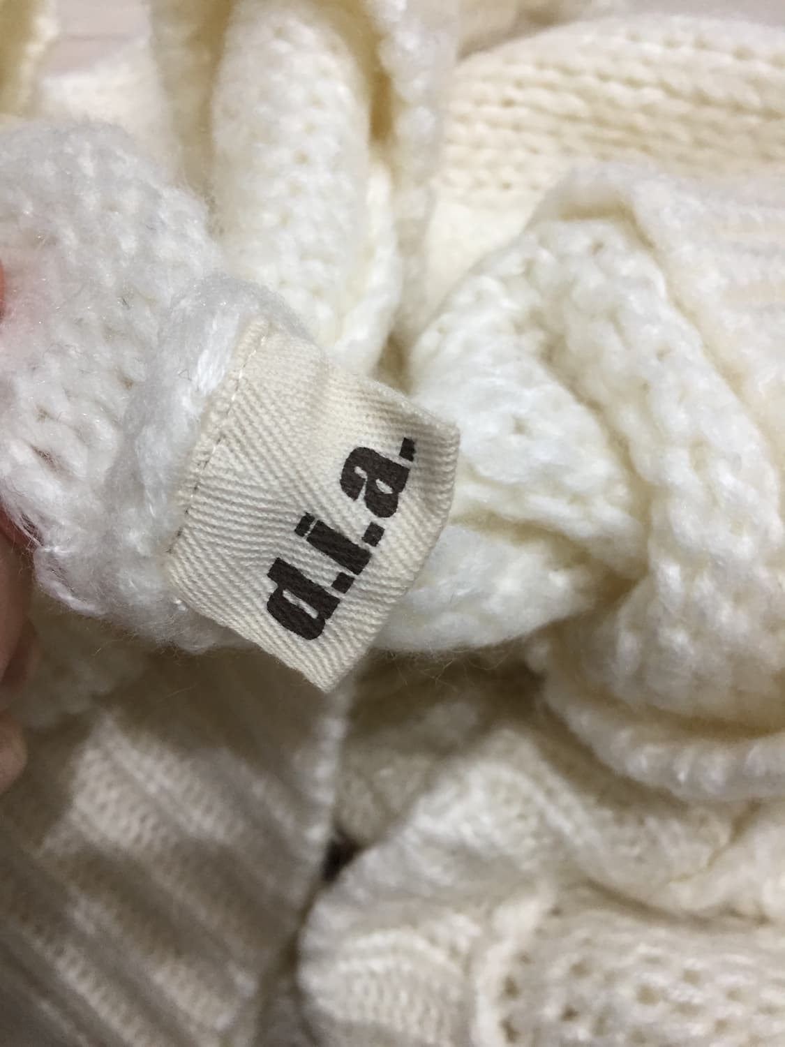 {d.i.a} Gold Button Hood Knit Cardigan 상품이미지5