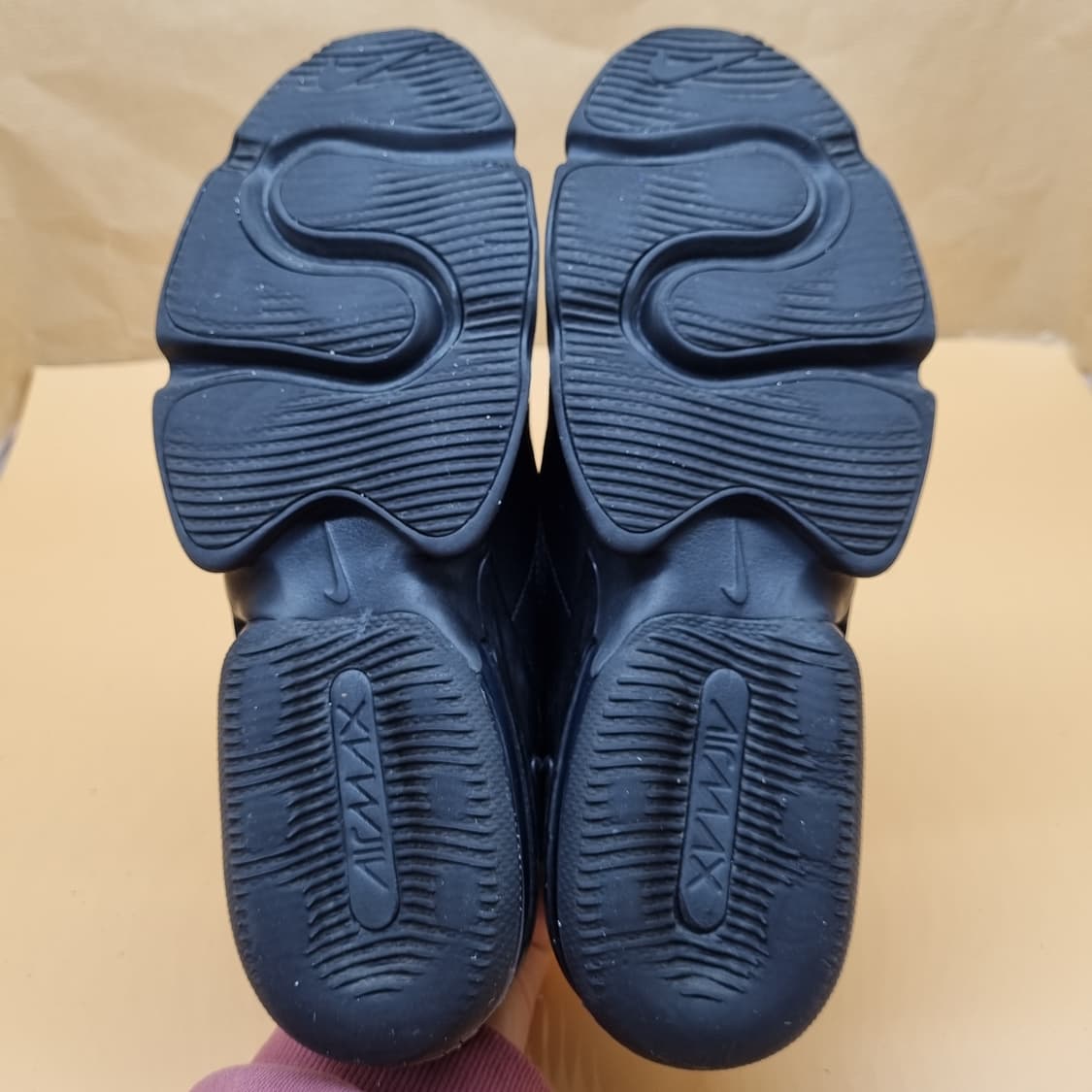 나이키 에어맥스 인피니티2 올블랙 운동화255 상품이미지3