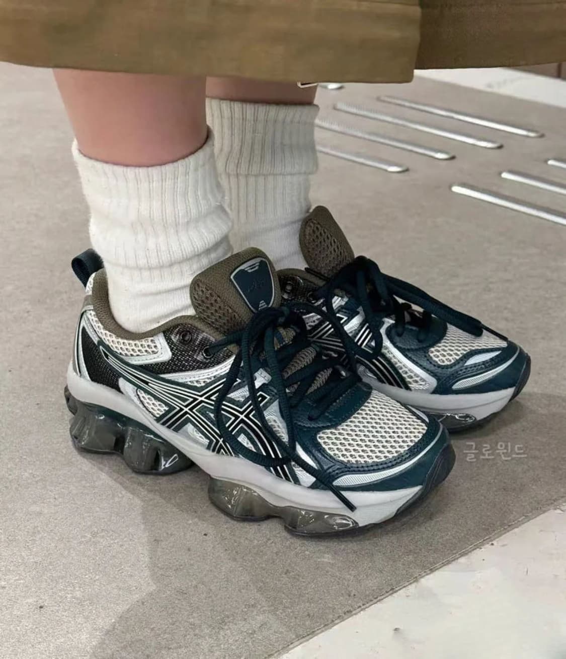 아식스 젤 퀀텀 키네틱 오트밀 다크 토프 275 상품이미지1