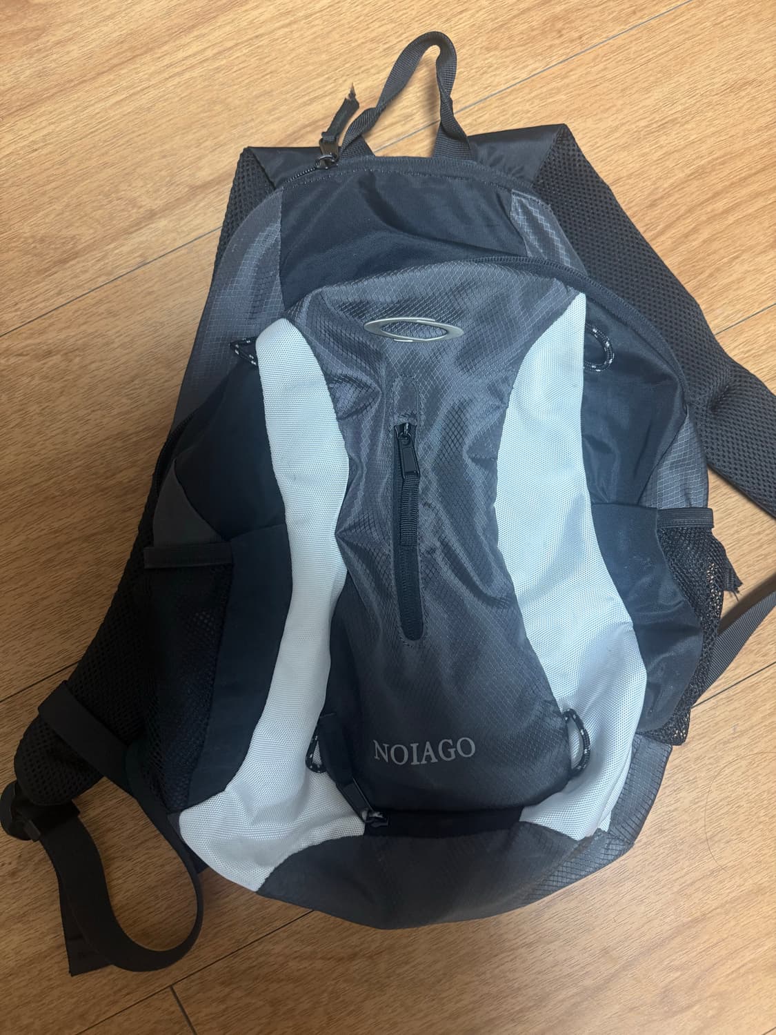 노이아고 멀티 로고 백팩 그레이 상품이미지2