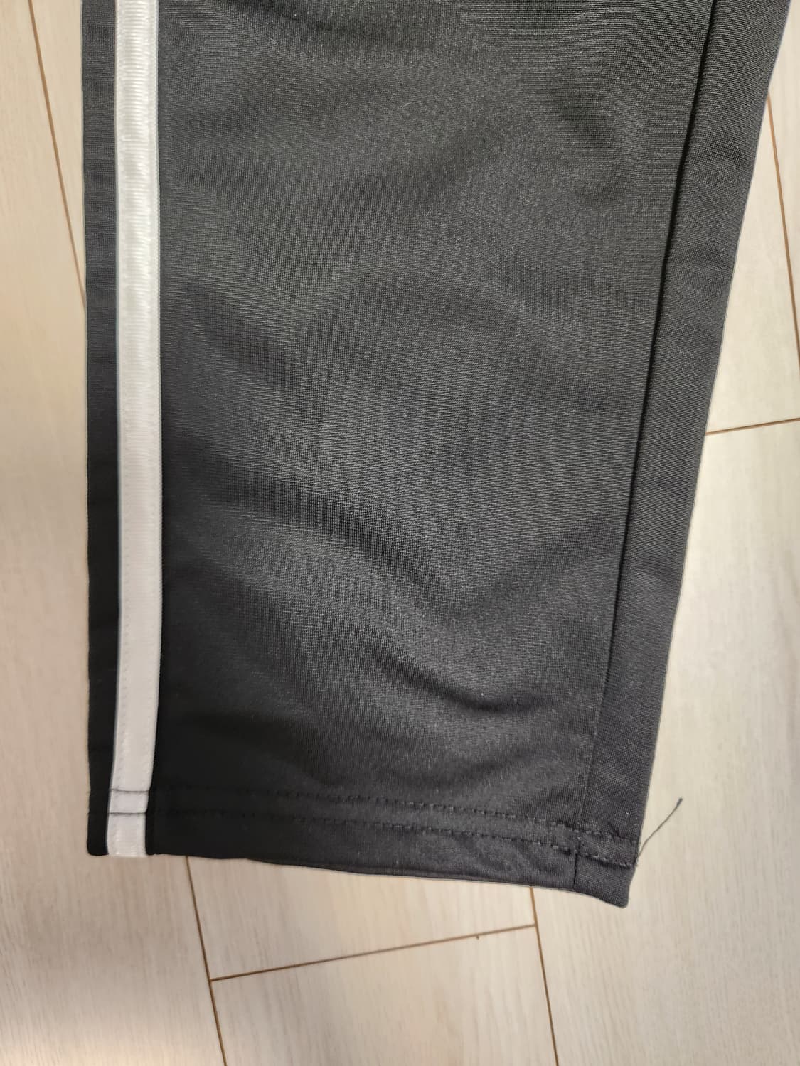 아디다스 레귤러핏 기모 트레이닝 트랙 팬츠(새상품급)

아디다스 로고하고 상품이미지3