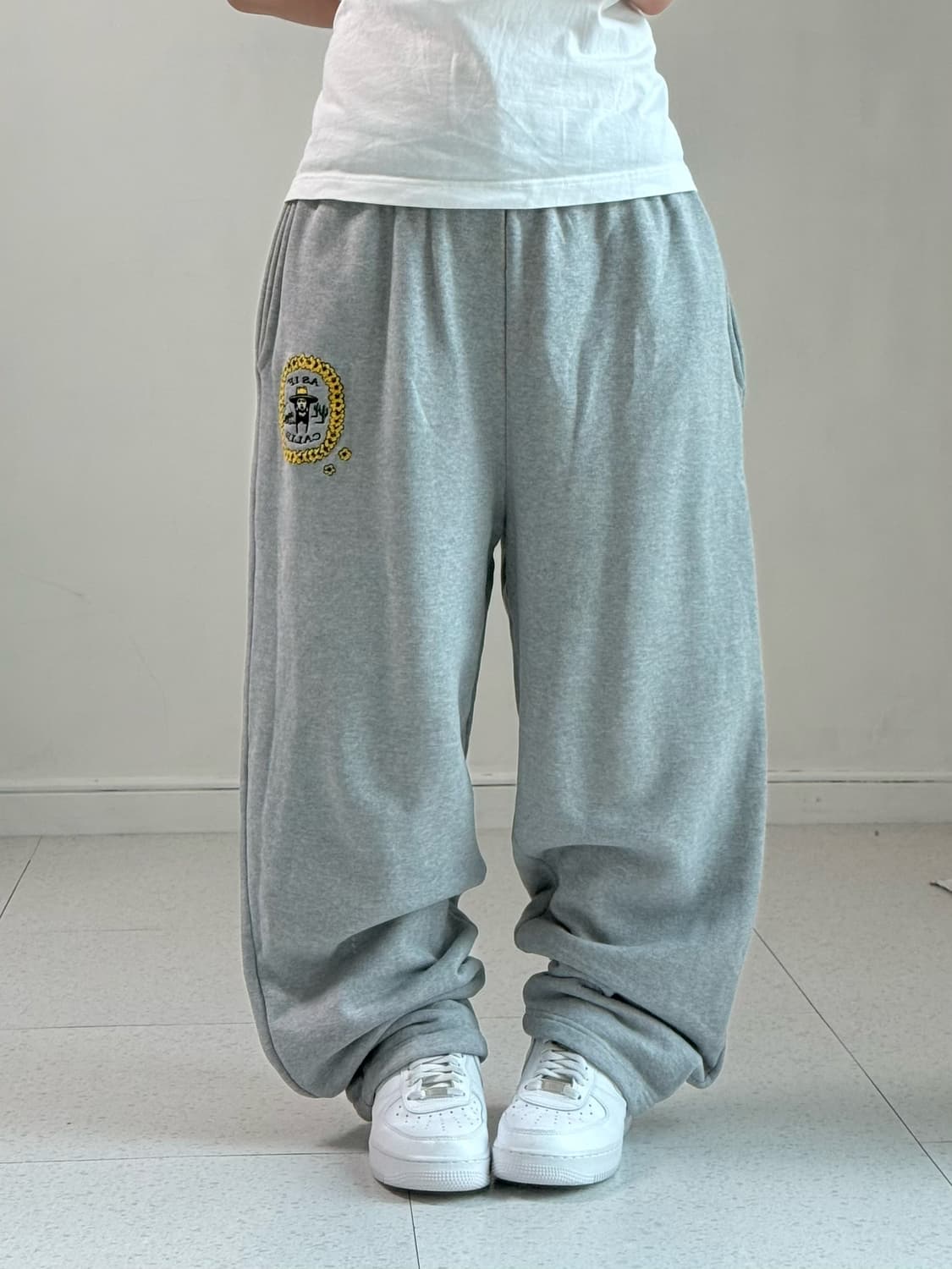 에즈이프캘리 그레이 스웻팬츠 상품이미지1