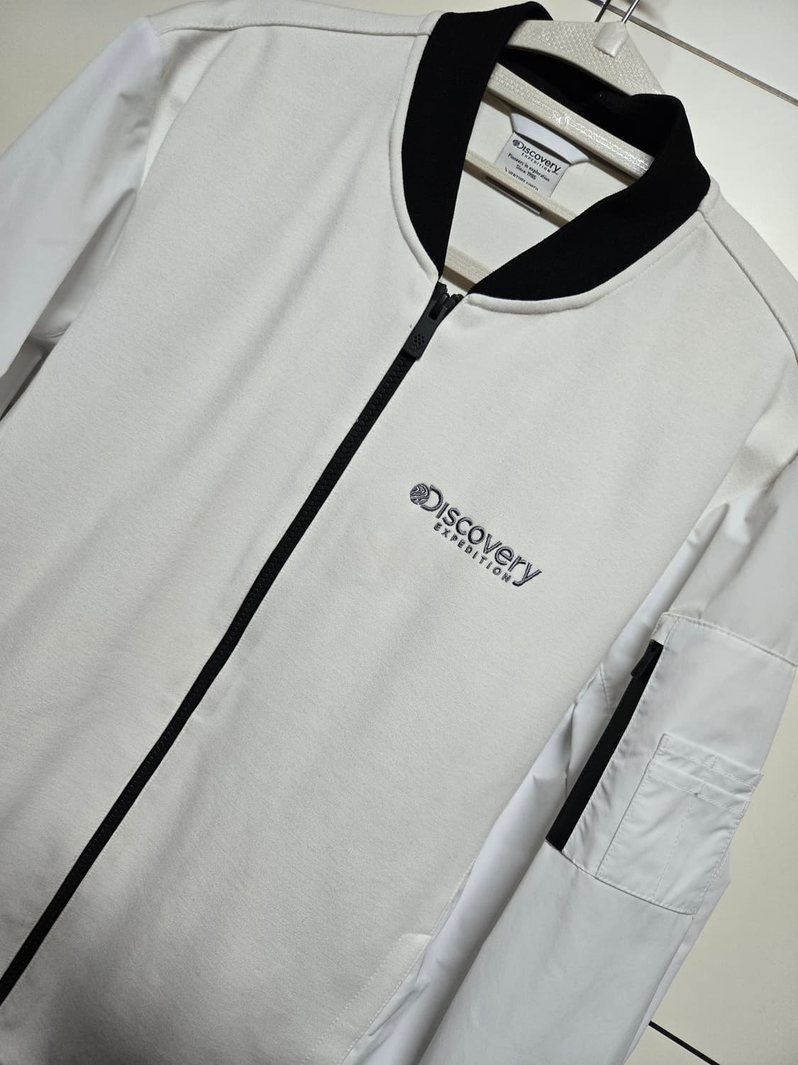 디스커버리 남성 화이트 항공점퍼 봄버자켓 상품이미지2