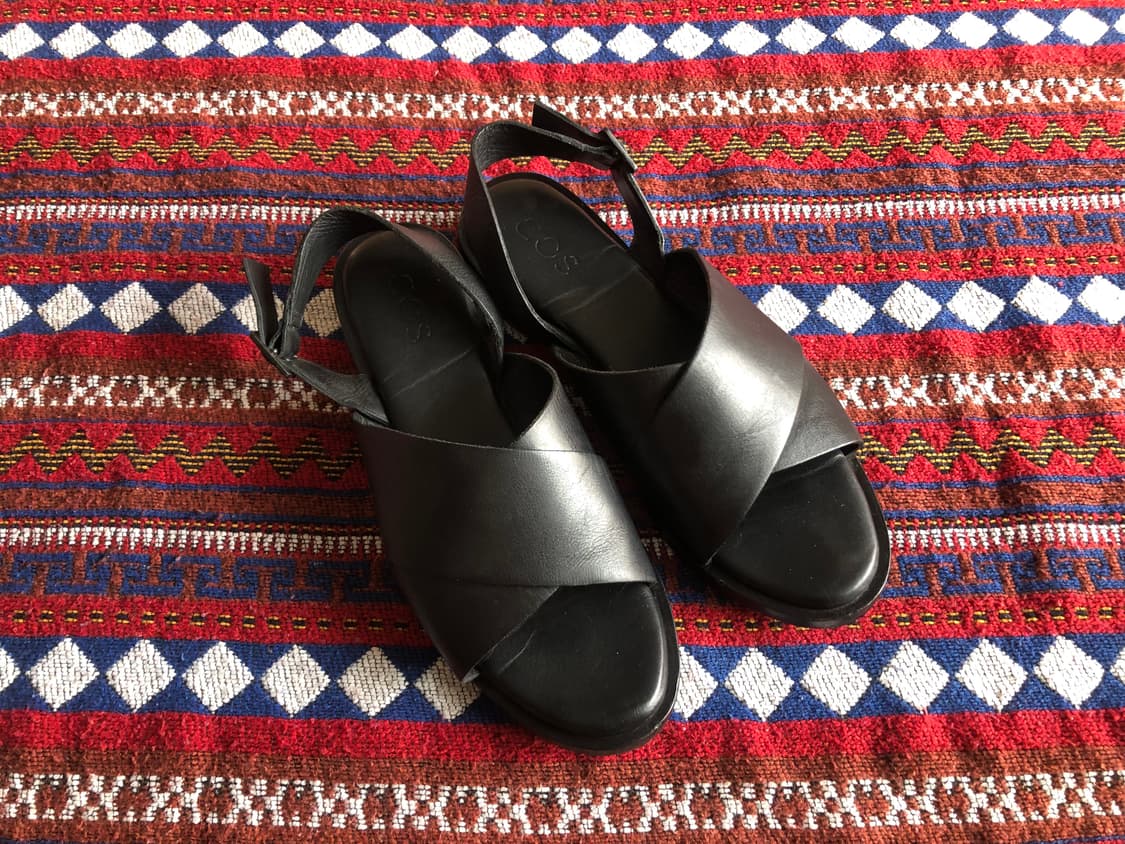 코스 블랙 레더 샌들 245 상품이미지1