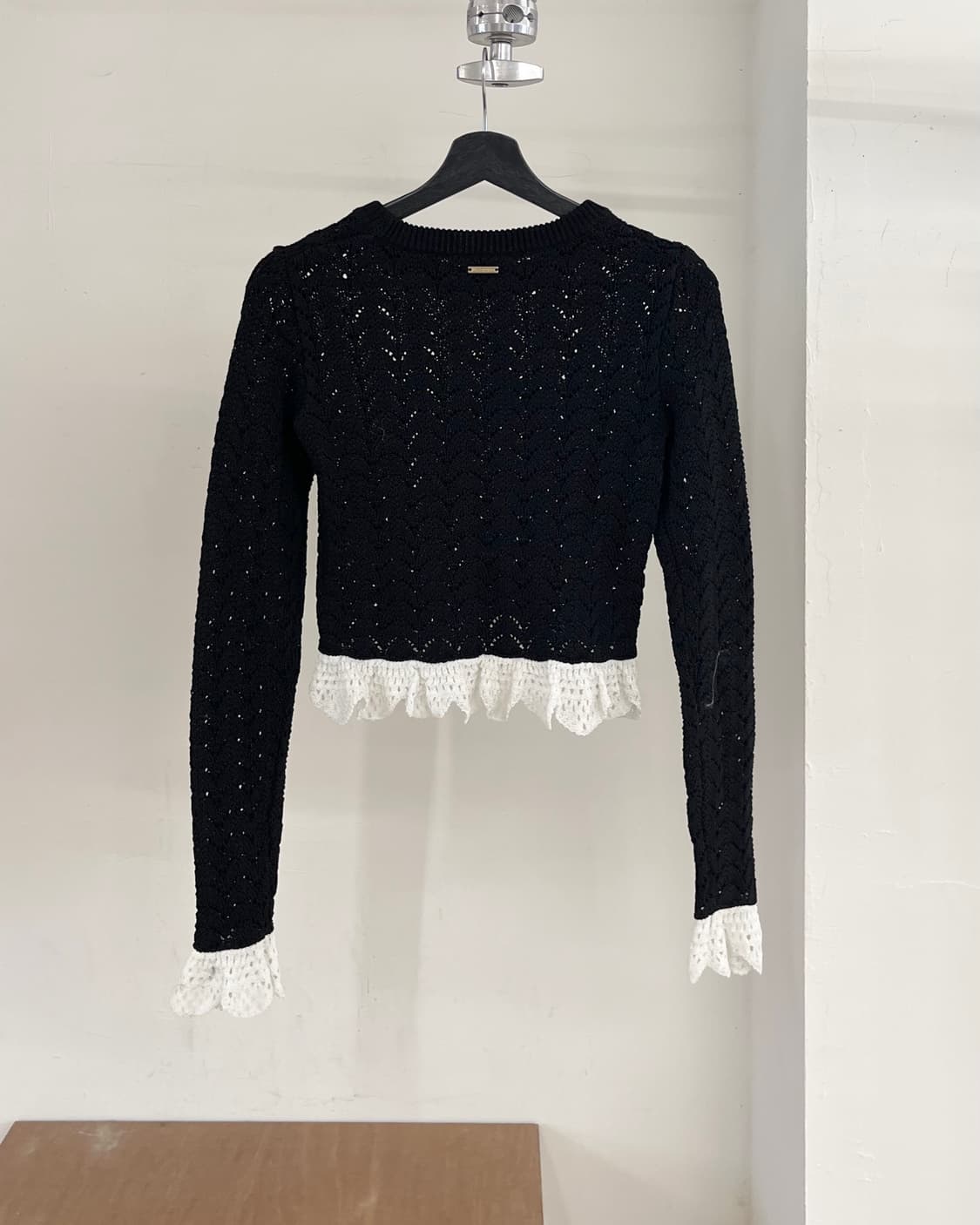 jw앤더슨 블랙 오픈 니트 롱슬리브 상품이미지6