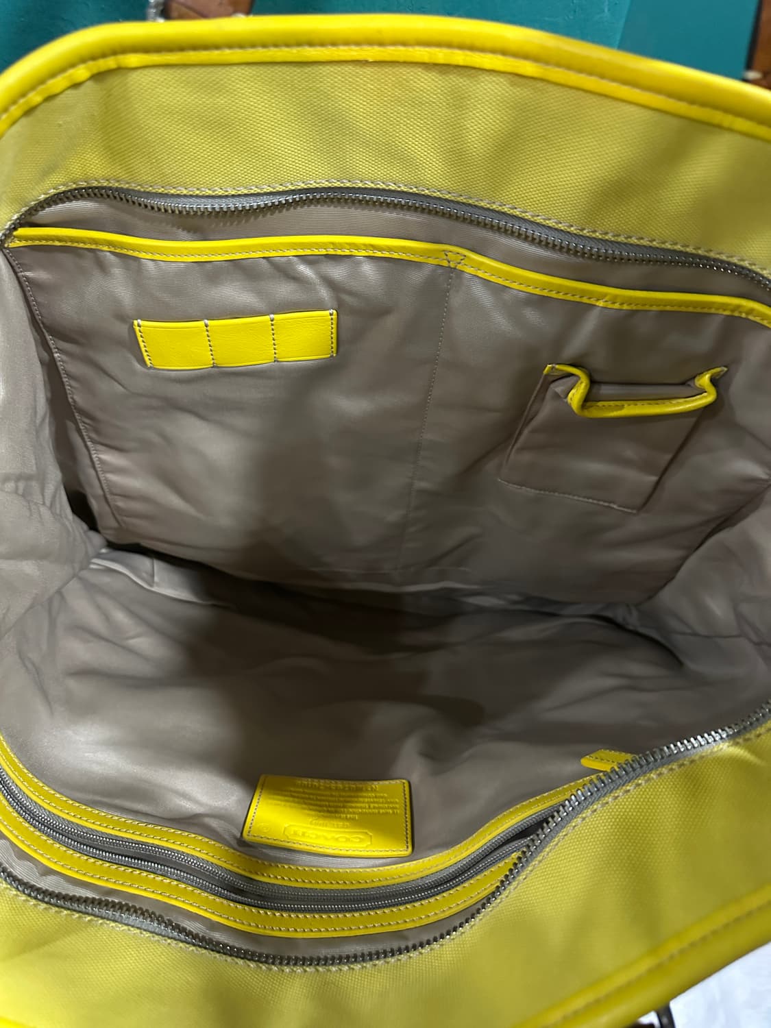 코치 빅 캔버스 토드크로스백 옐로우 상품이미지5