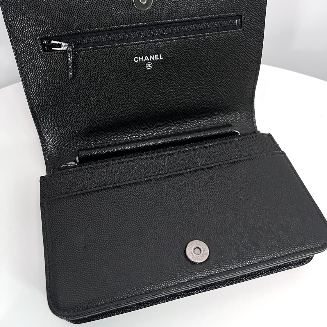 샤넬 캐비어 보이 WOC 크로스백 블랙 (A80287) 상품이미지9