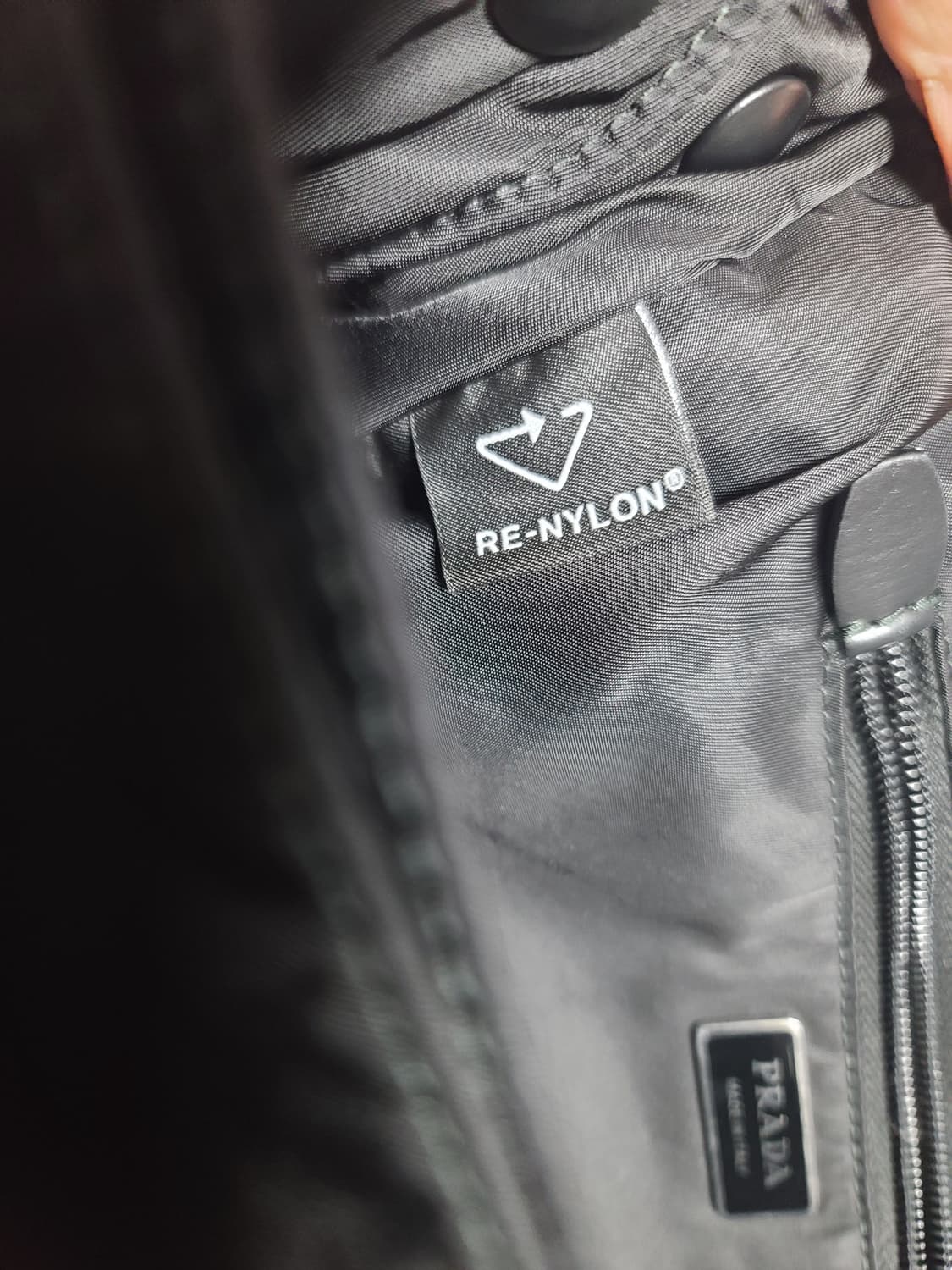 프라다 패딩백 미디움 1bd255 리나일론 패디드백 크로스백 상품이미지6