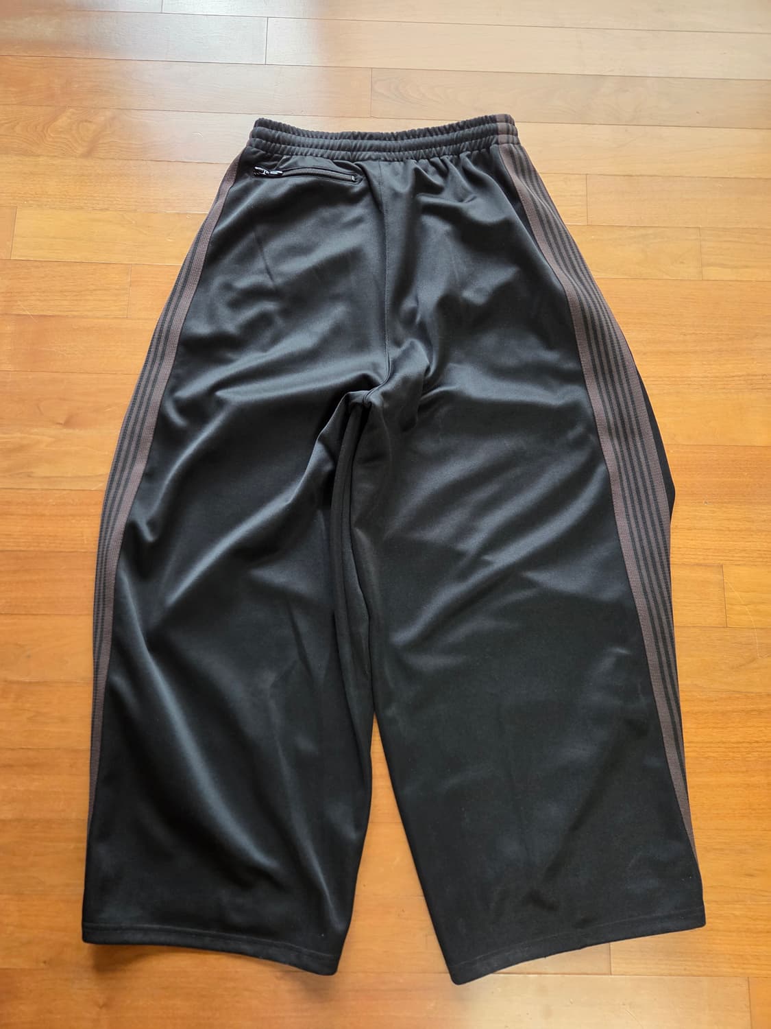 니들스 hd 트랙팬츠 블랙[xs] 브라운 상품이미지2