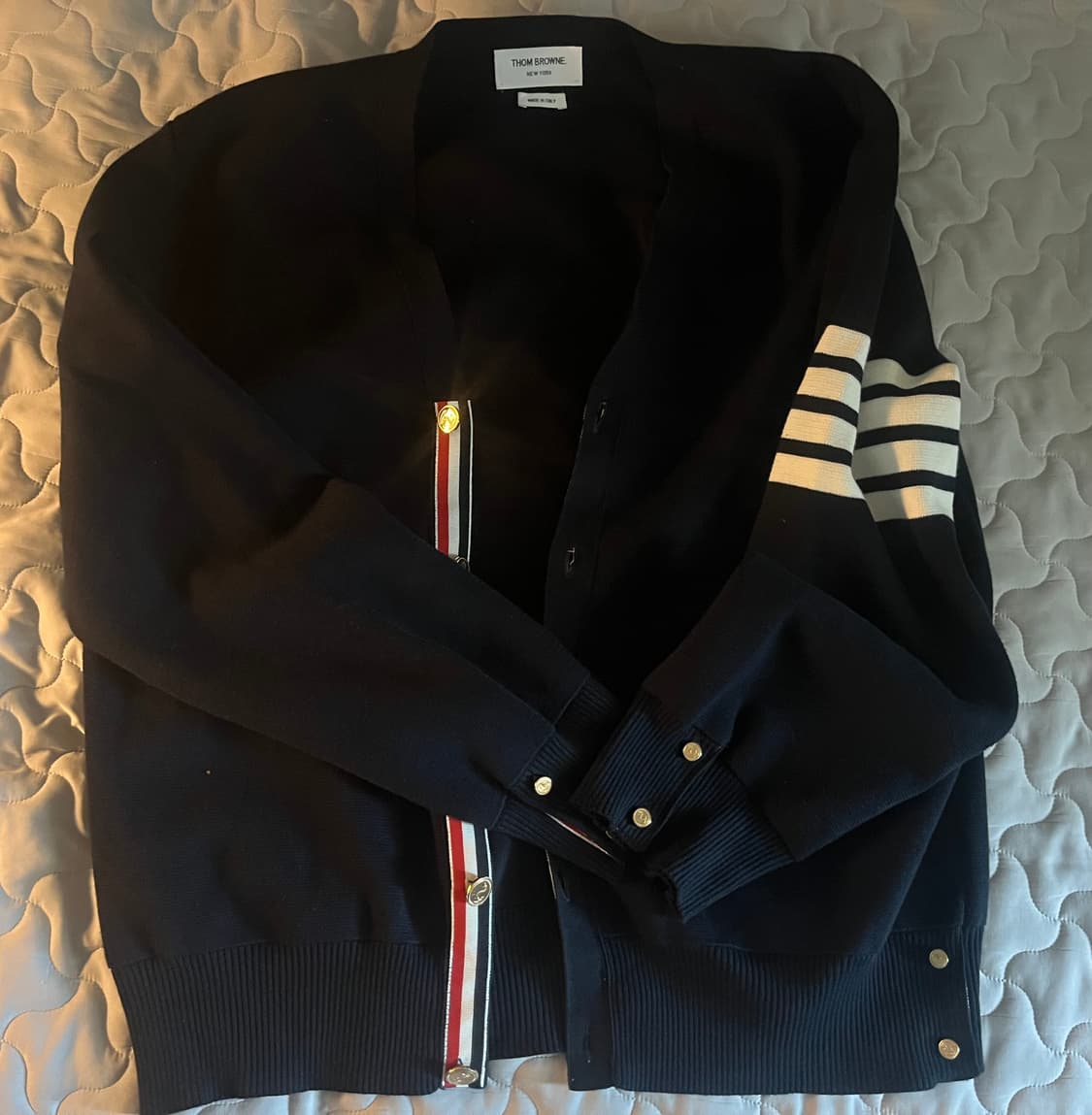 (4) 톰브라운 밀라노 스티치 금장 가디건 상품이미지1