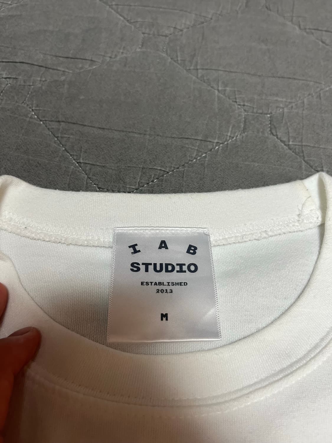 아이앱 스튜디오 10주년 티셔츠 팩 화이트 상품이미지3