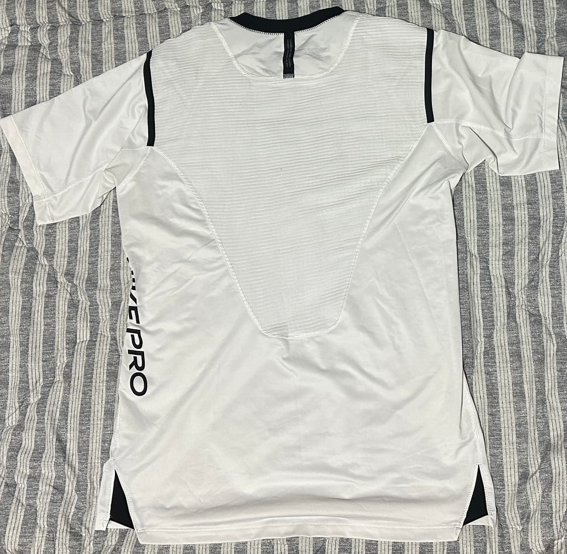 [L] 나이키 프로 에어로어댑트 슬림핏 화이트 축구 농구 헬스 상품이미지2