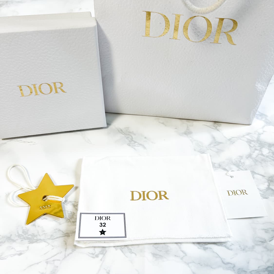 디올 레이디 까나쥬 램스킨 지갑 상품이미지9