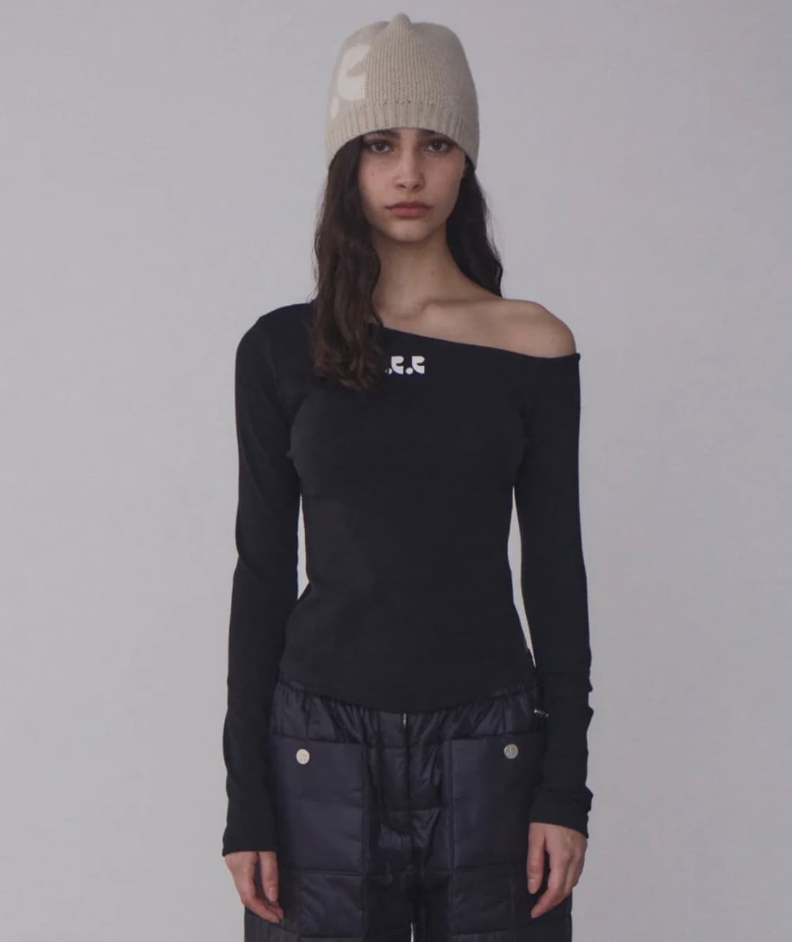 RR ONE SHOULDER LONG SLEEVE TOP - BLACK 상품이미지2