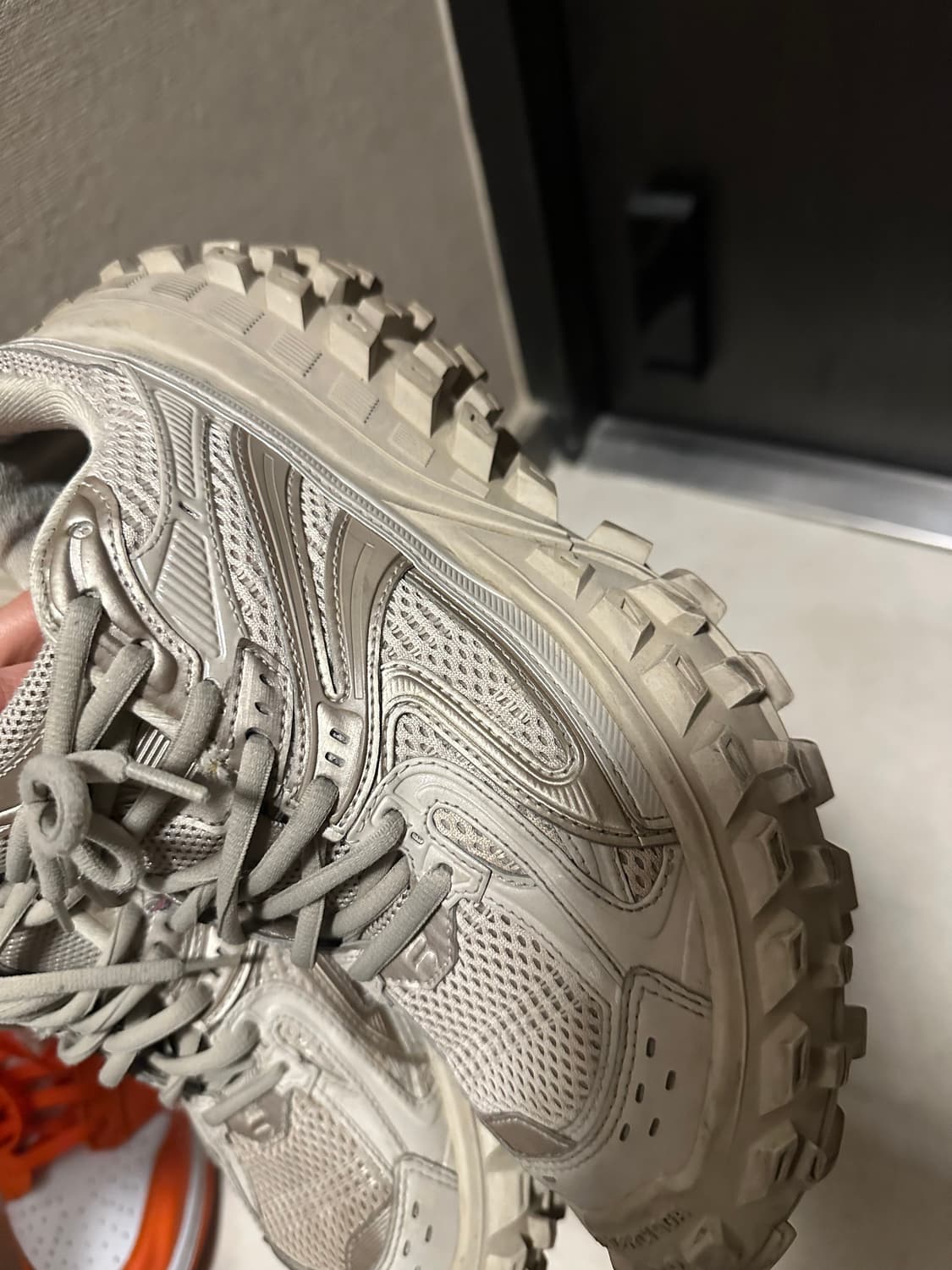 발렌시아가 디펜더 38 베이지 상품이미지3