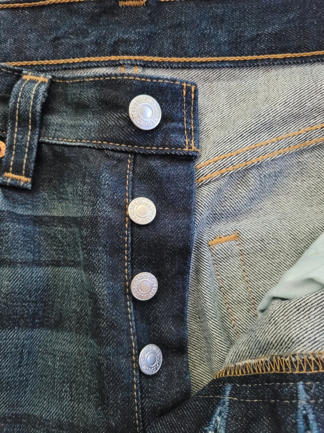 리바이스 08501. 레귤러스트레이트 다크블루워싱진 탭32 실31사이즈 상품이미지3