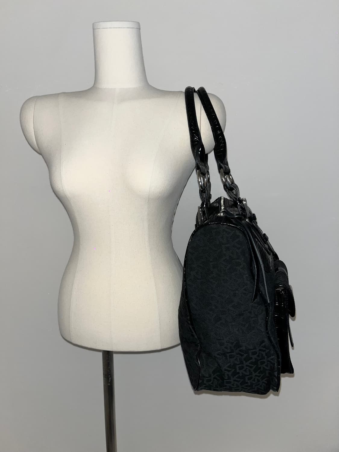 📦DKNY All Black shoulder bag 상품이미지7