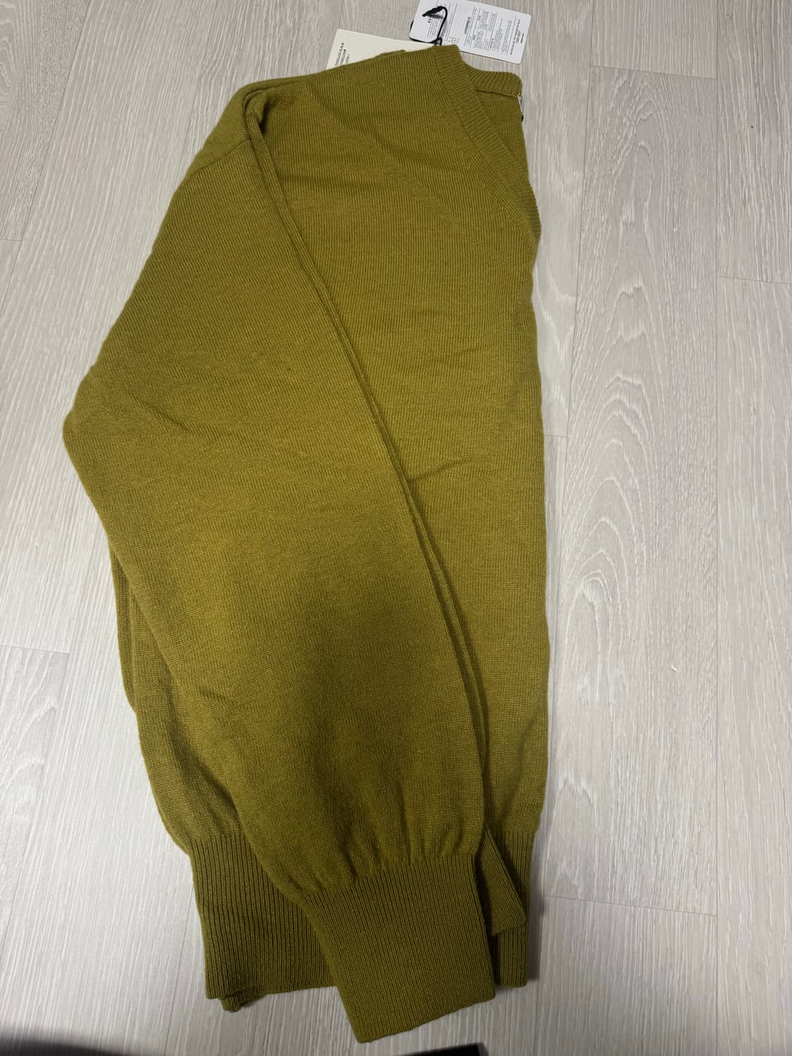 [새상품] 낫띵리튼 puno 브이넥 풀오버 올리브 프리사이즈 상품이미지4