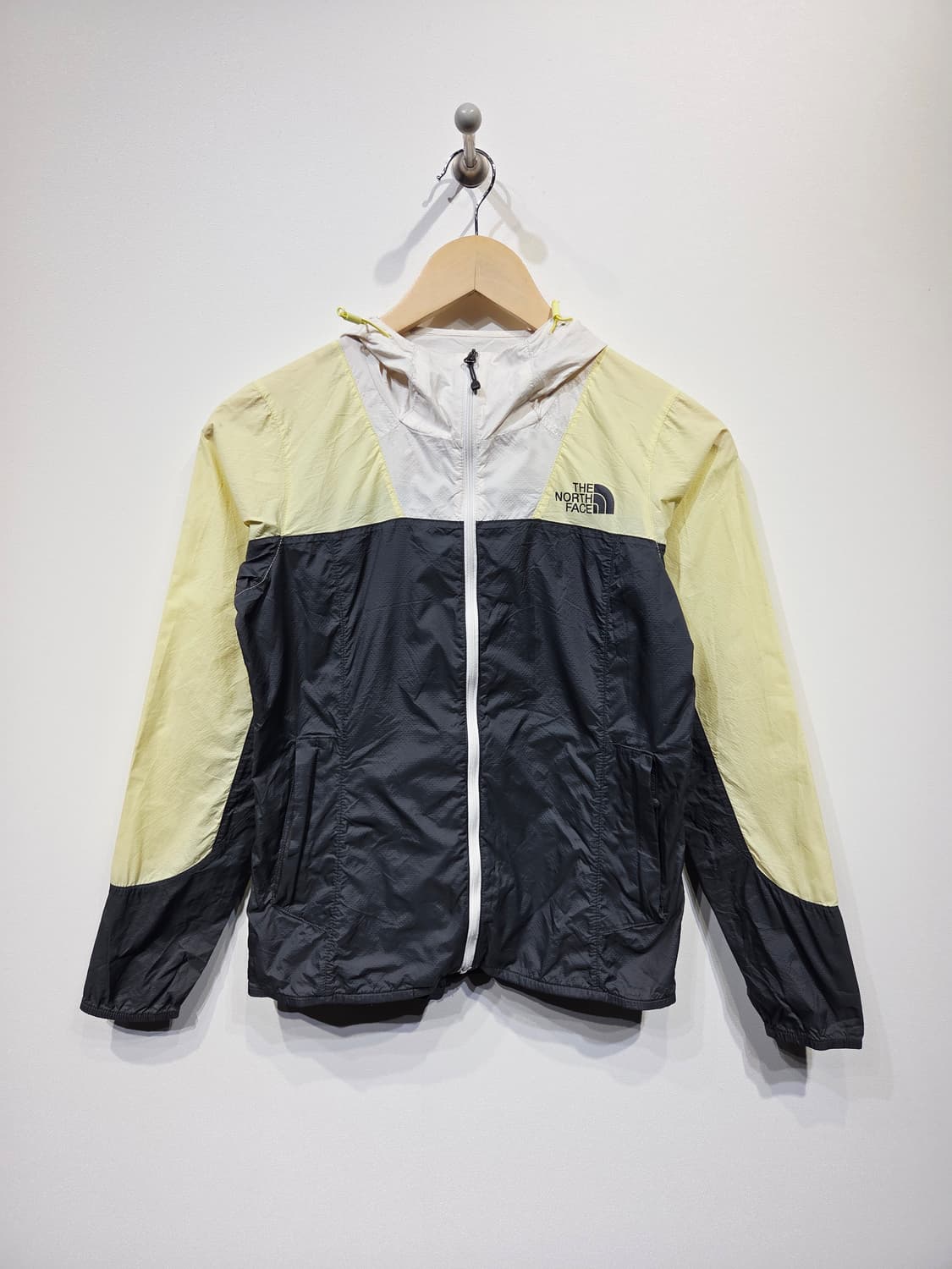 노스페이스 초경량 바람막이 옐로우/그레이_80(S) 상품이미지2