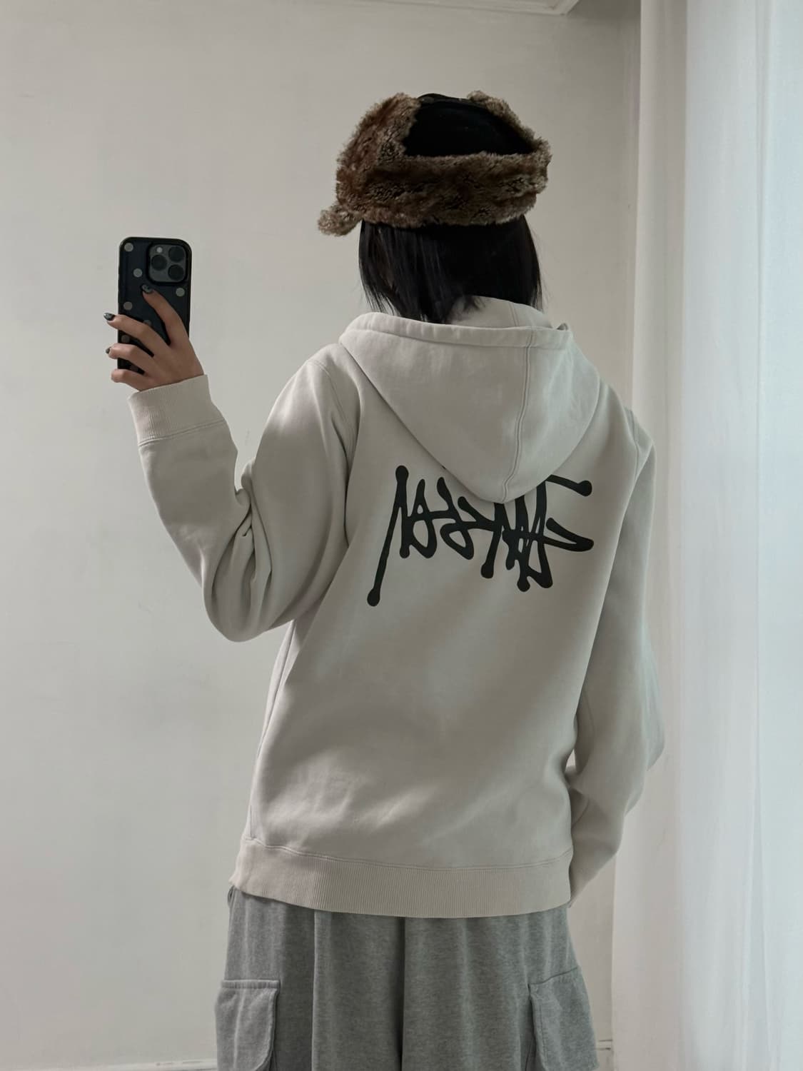 스투시 아이보리 로고 후드집업 상품이미지2