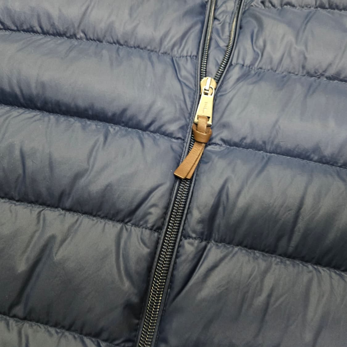 L 폴로랄프로렌 경량 패커블 오리털 다운 베스트 네이비 상품이미지3