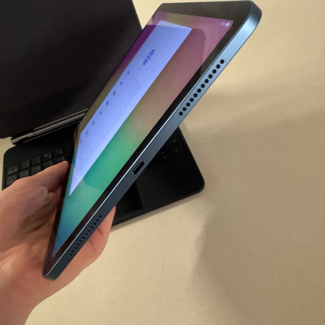 아이패드 에어 5세대 64GB 블루 / 정품충전기 무선키보드 상품이미지6