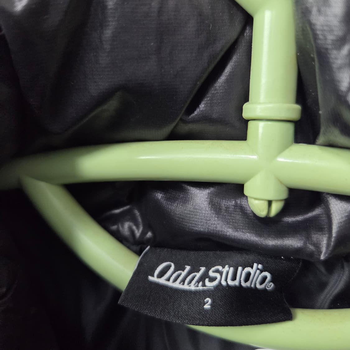 55 오드스튜디오 푸퍼 글로시 숏패딩 블랙 상품이미지6