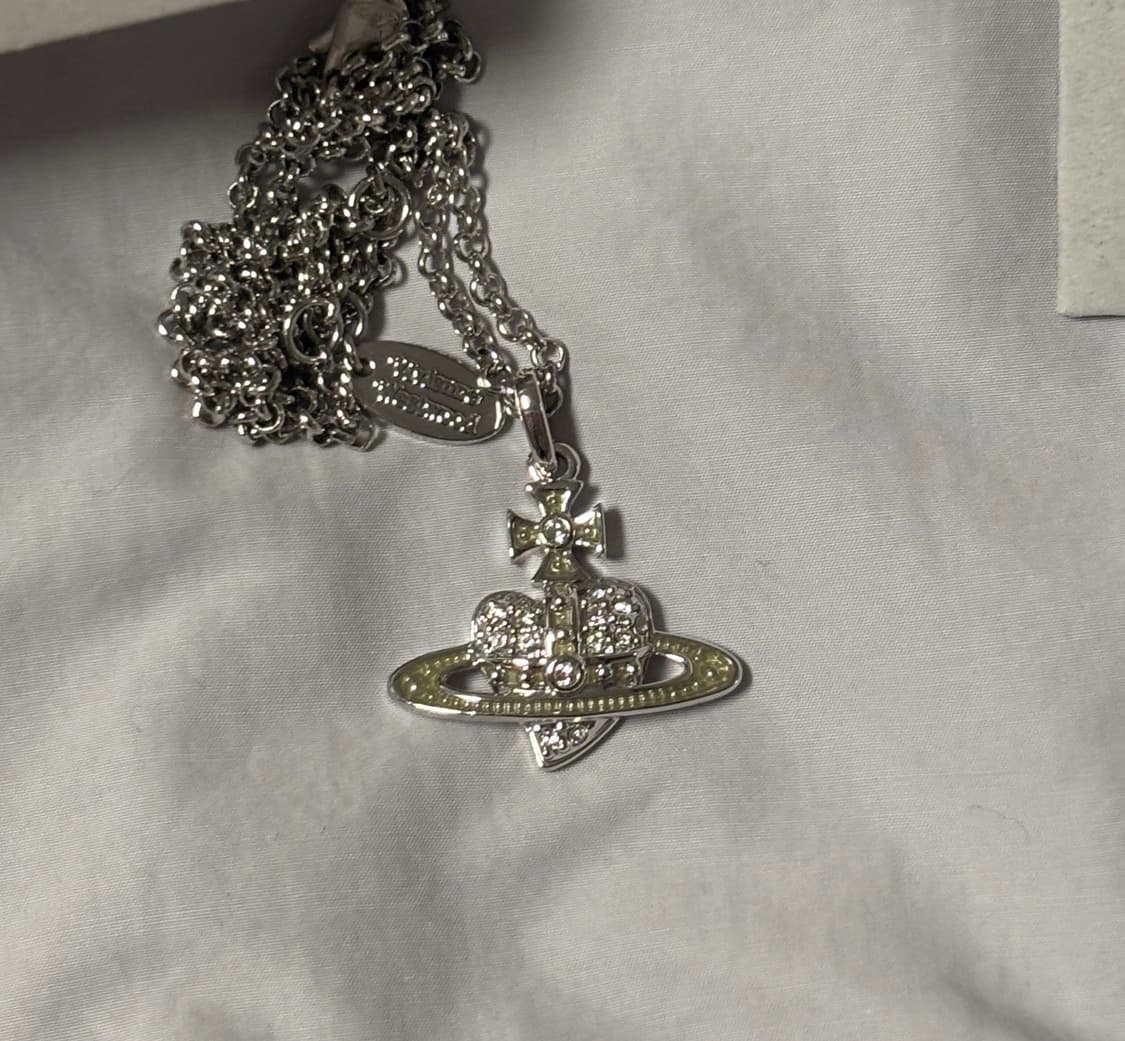 비비안웨스트우드 리버스 하트 목걸이 크림 실버 상품이미지1