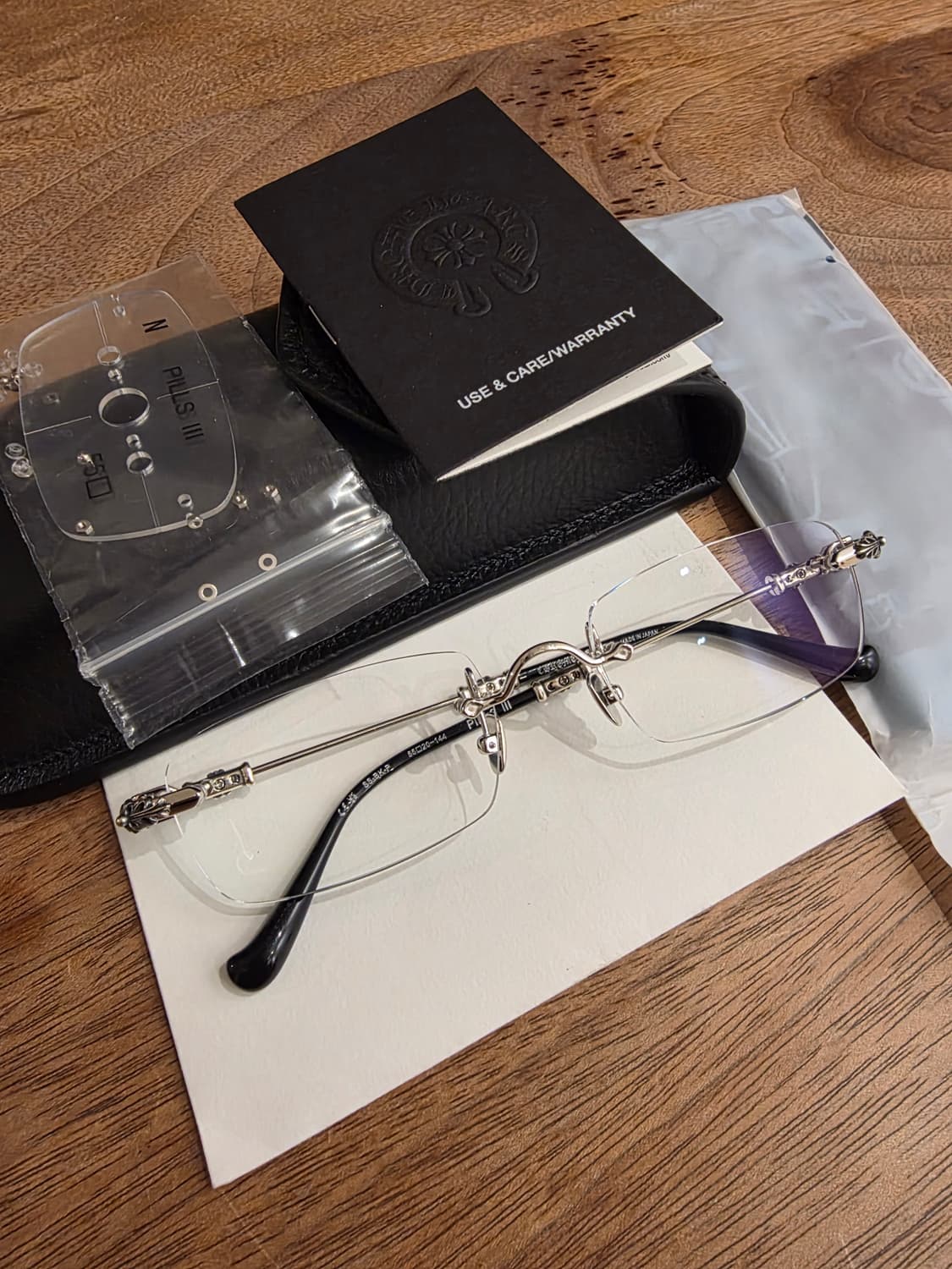 크롬하츠안경  필스 3 샤이니실버 판매합니다 새제품 상품이미지1