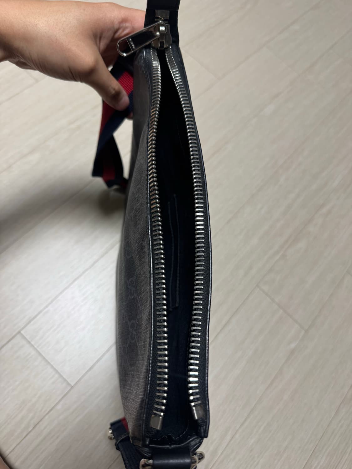 구찌 수프림 스네이크 타이거 크로스백 급처 상품이미지3