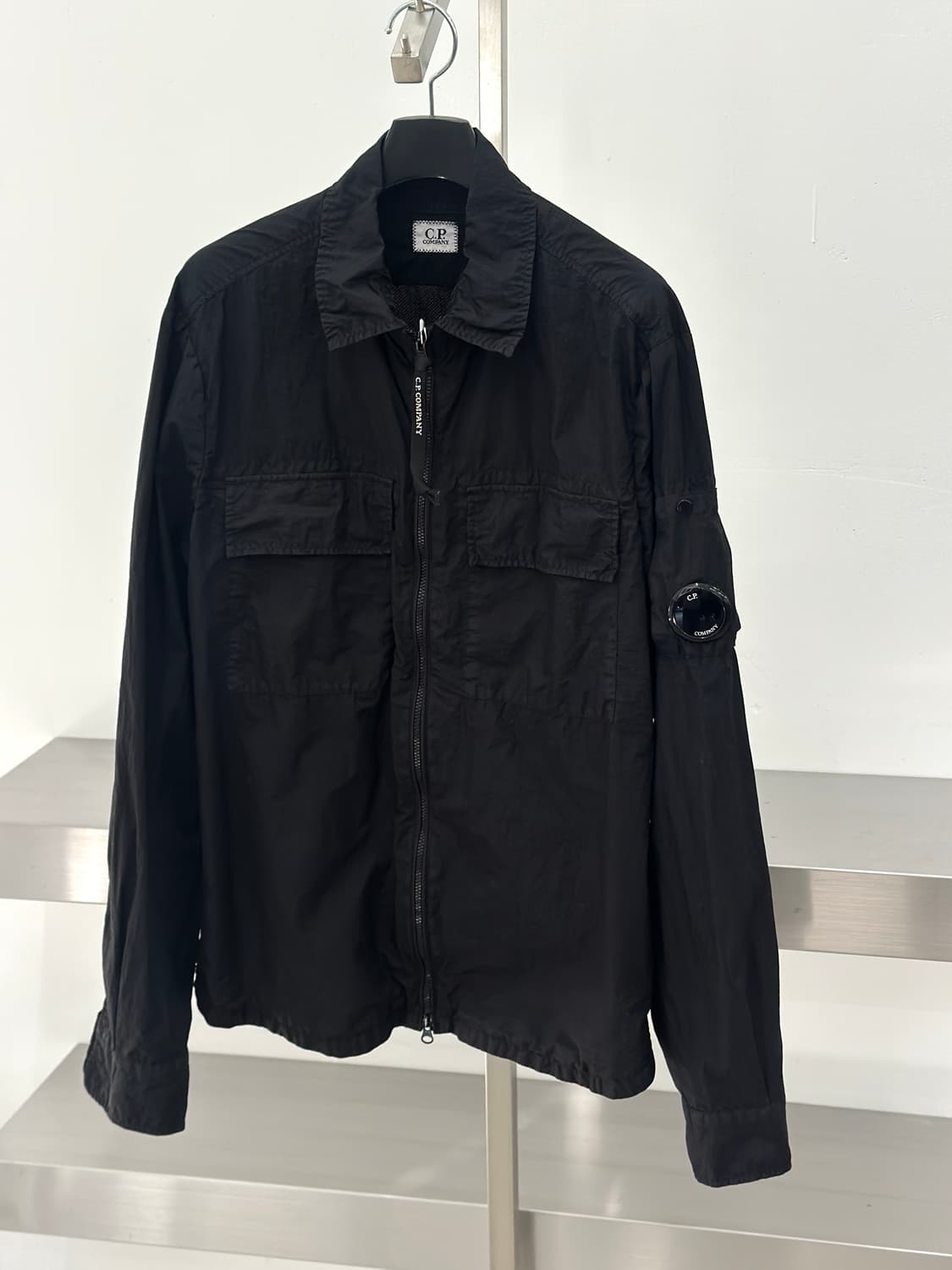 C.P컴퍼니 렌즈와펜 블랙 나일론 오버 셔츠  상품이미지2