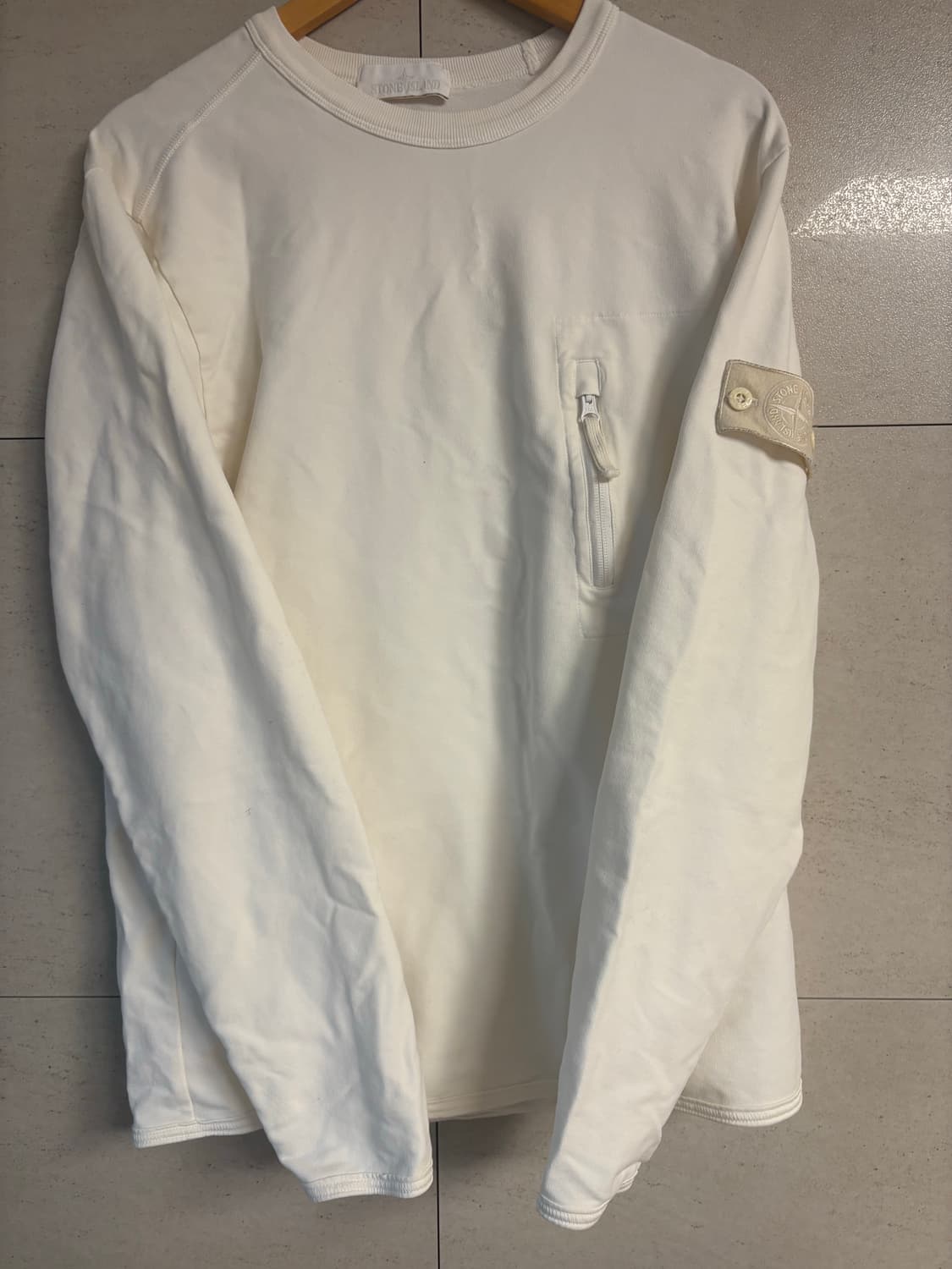 스톤아일랜드 백화점판 고스트피스 포켓 맨투맨 상품이미지1