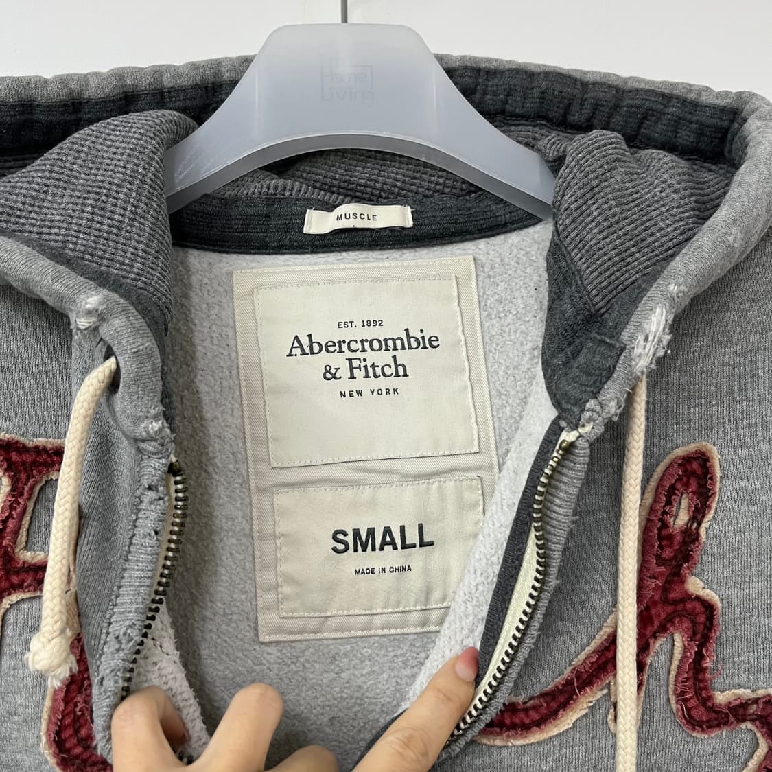 아베크롬비 버건디 자수로고 그레이 후드집업 상품이미지5