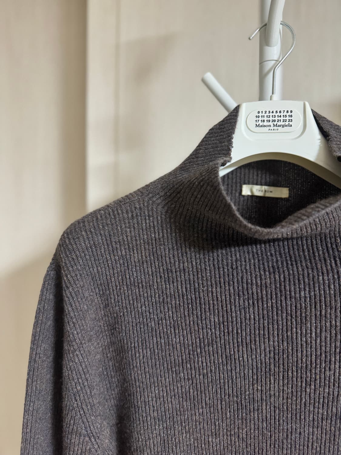 더 로우 다니엘 모크넥 스웨터 상품이미지3