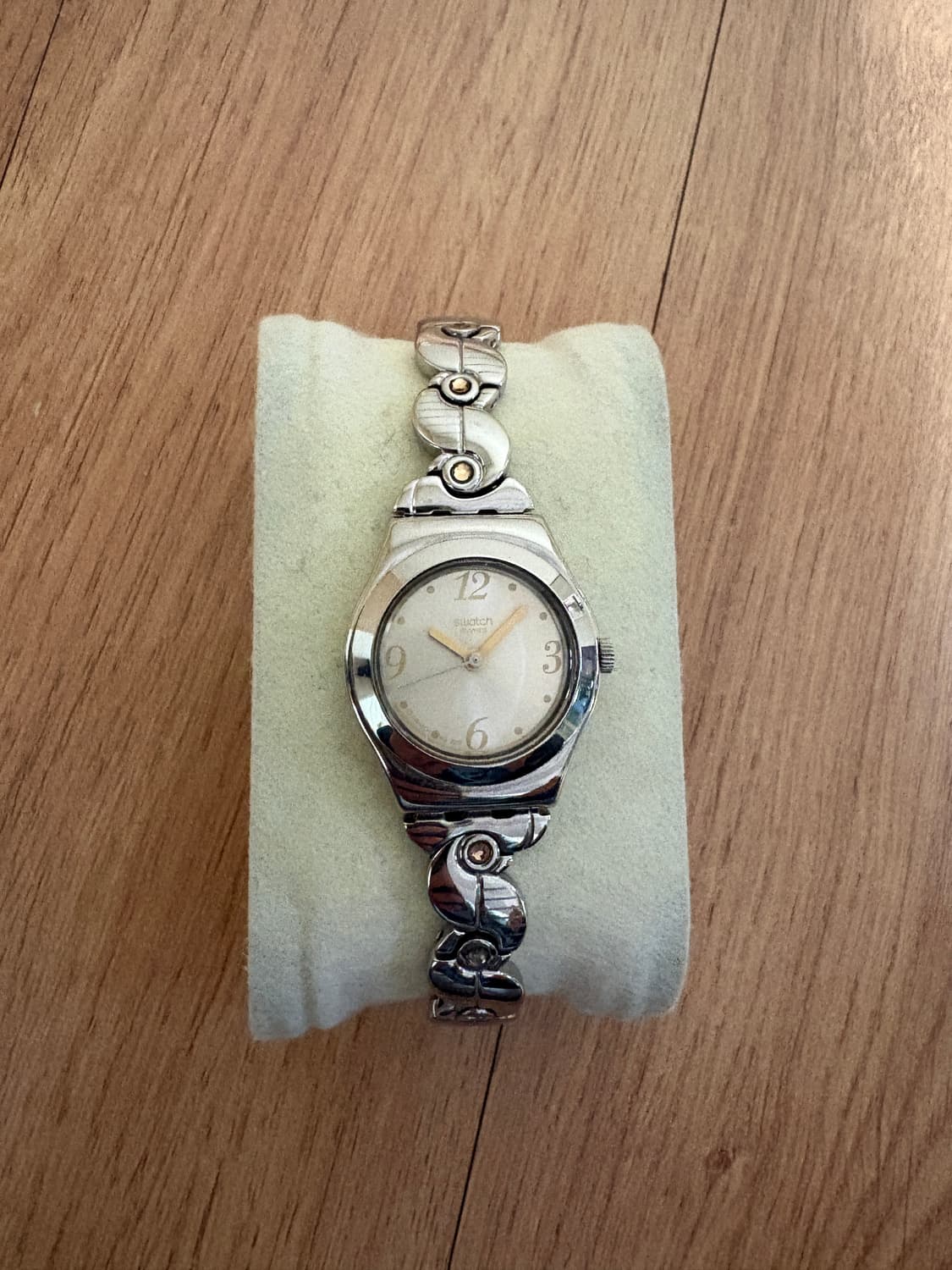 스와치 아이러니(Irony) 라인 여성용 메탈 시계 상품이미지1