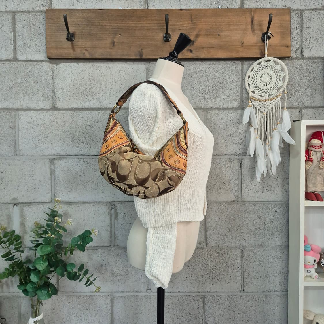 코치 시그니처 크로와상 호보백 상품이미지1