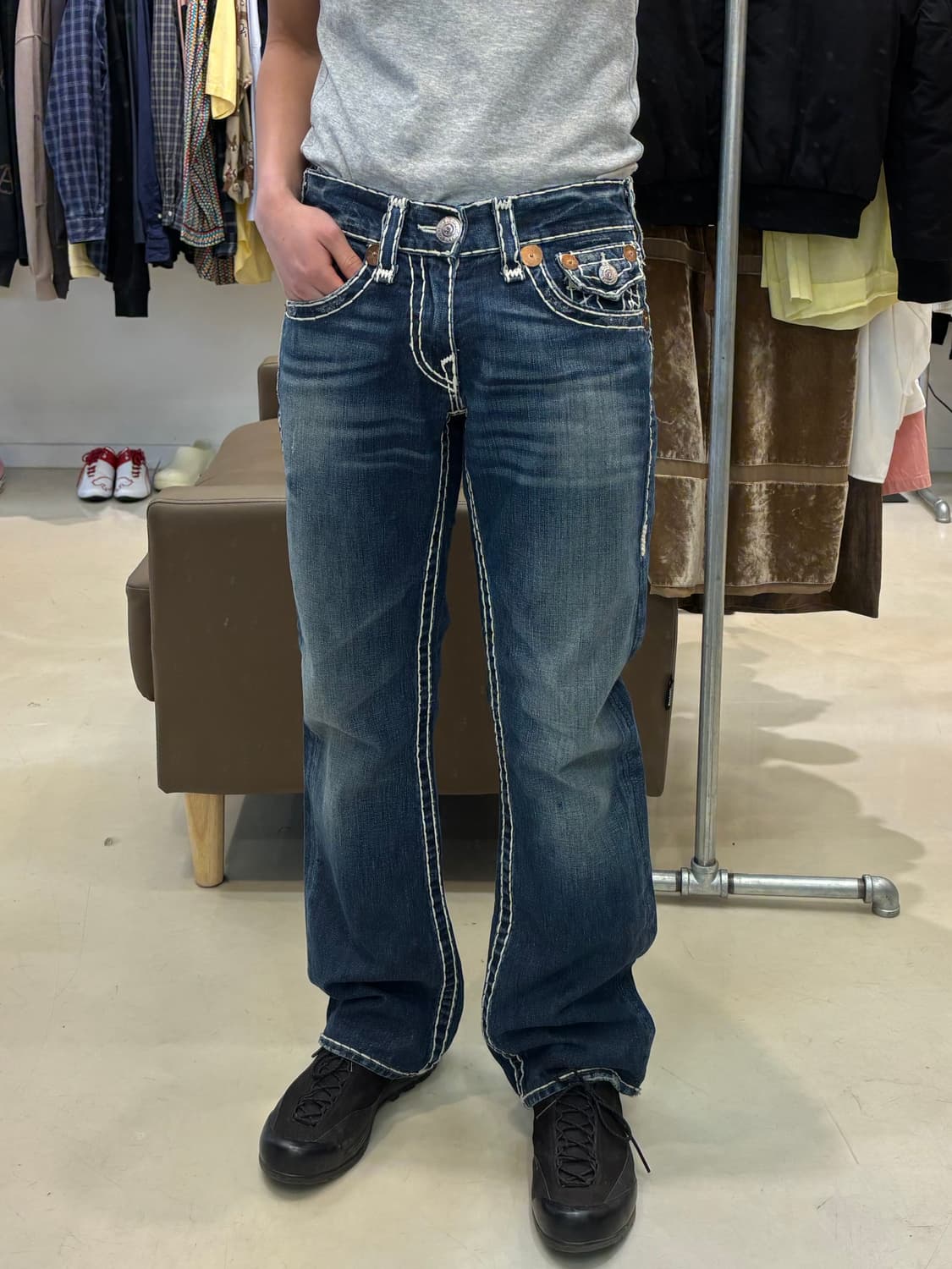 트루릴리전 빌리 슈퍼 T 부츠컷 데님 팬츠 상품이미지8